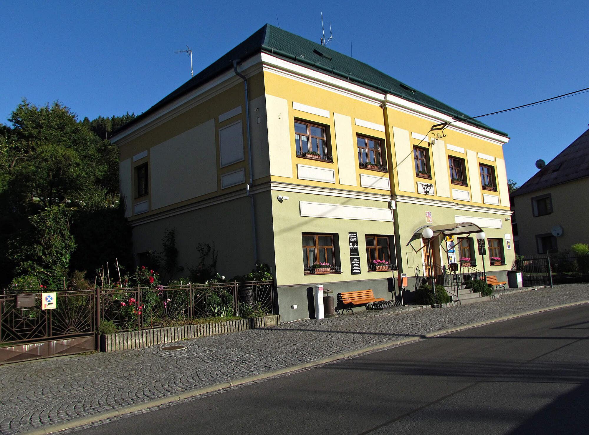 Trnava - obecní úřad foto 4