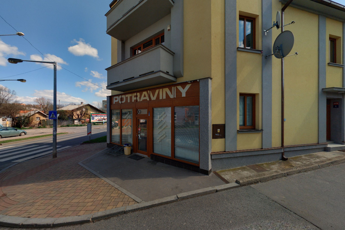 Potraviny u fotbalového stadionu foto 3