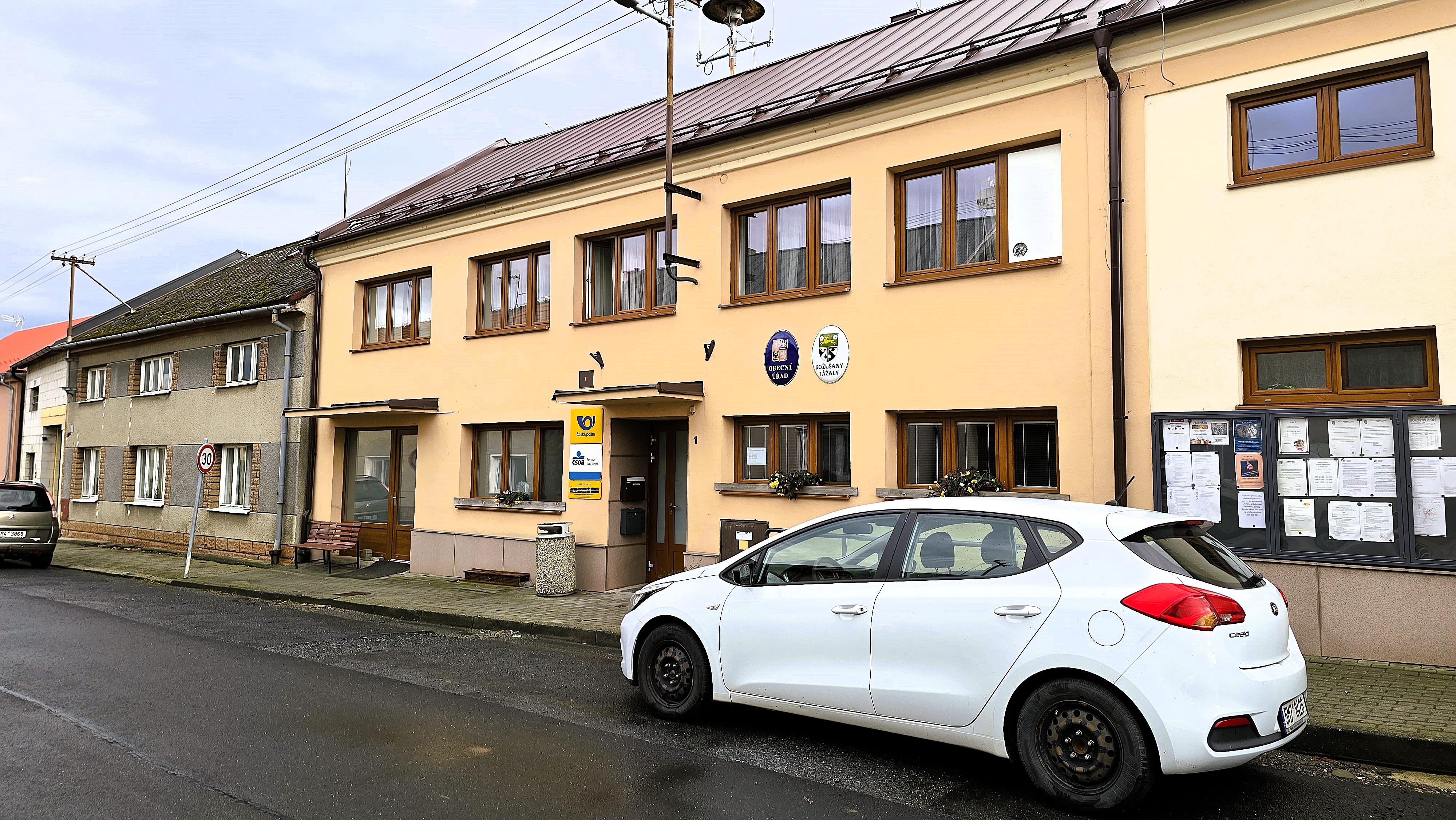 Obecní úřad Kožušany-Tážaly foto 4