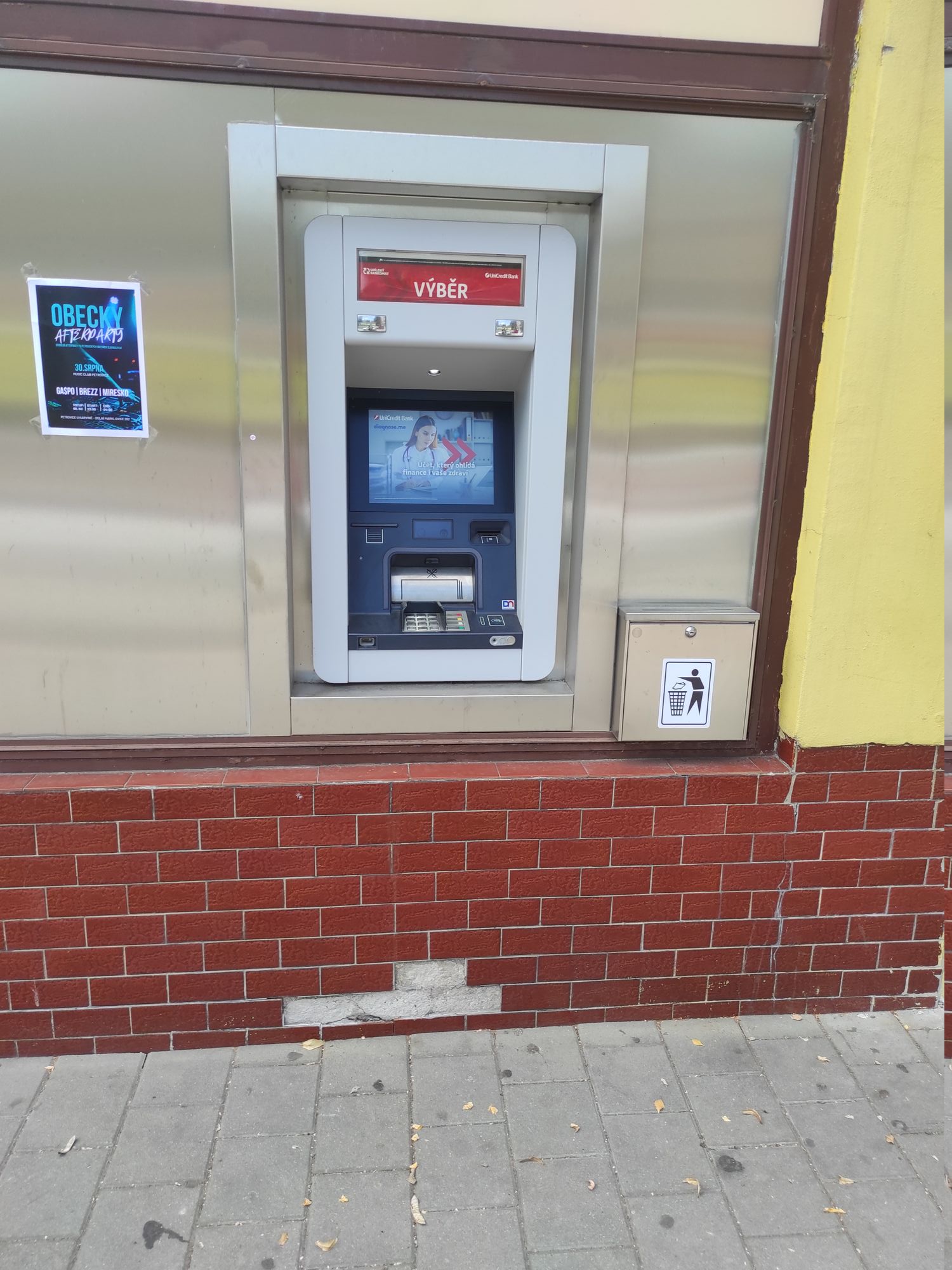 Bankomat UniCredit Bank Czech Republic foto 2