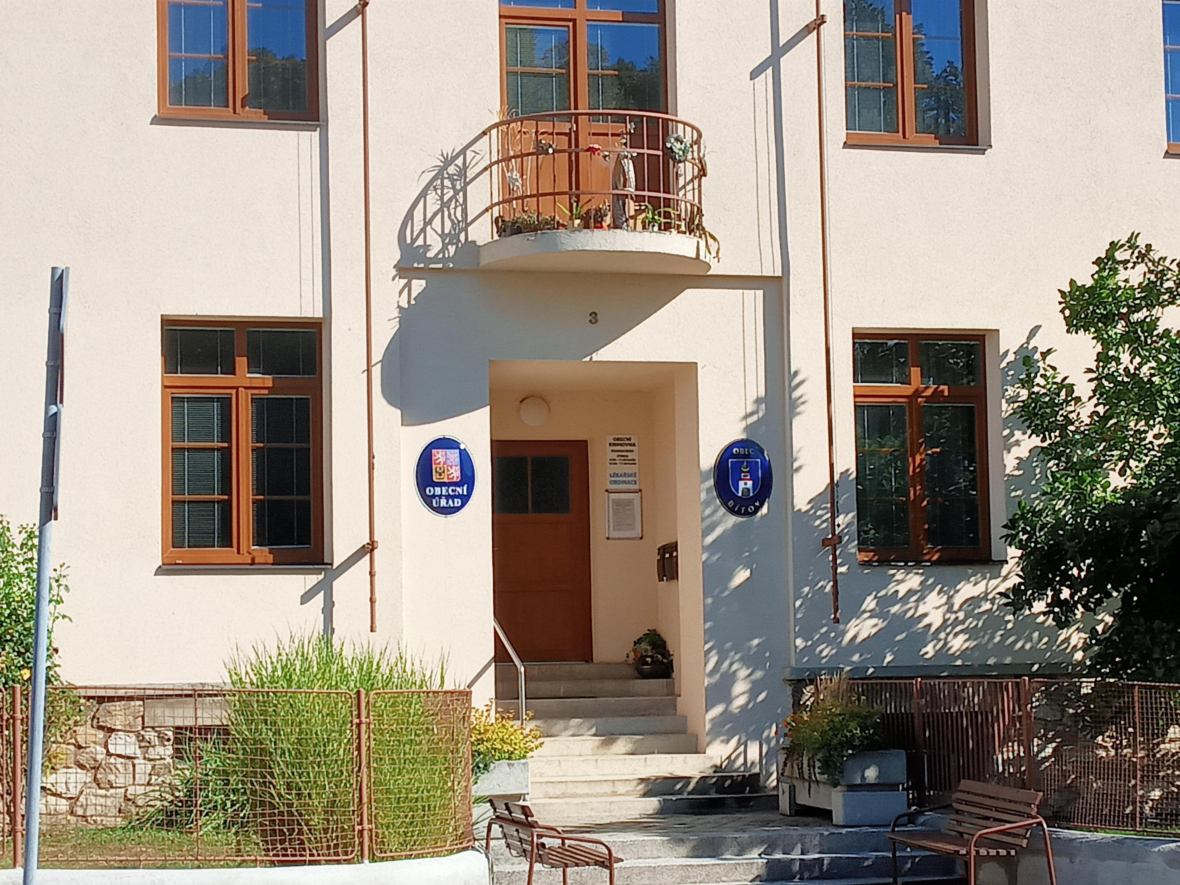 Bítov - obecní úřad foto 3