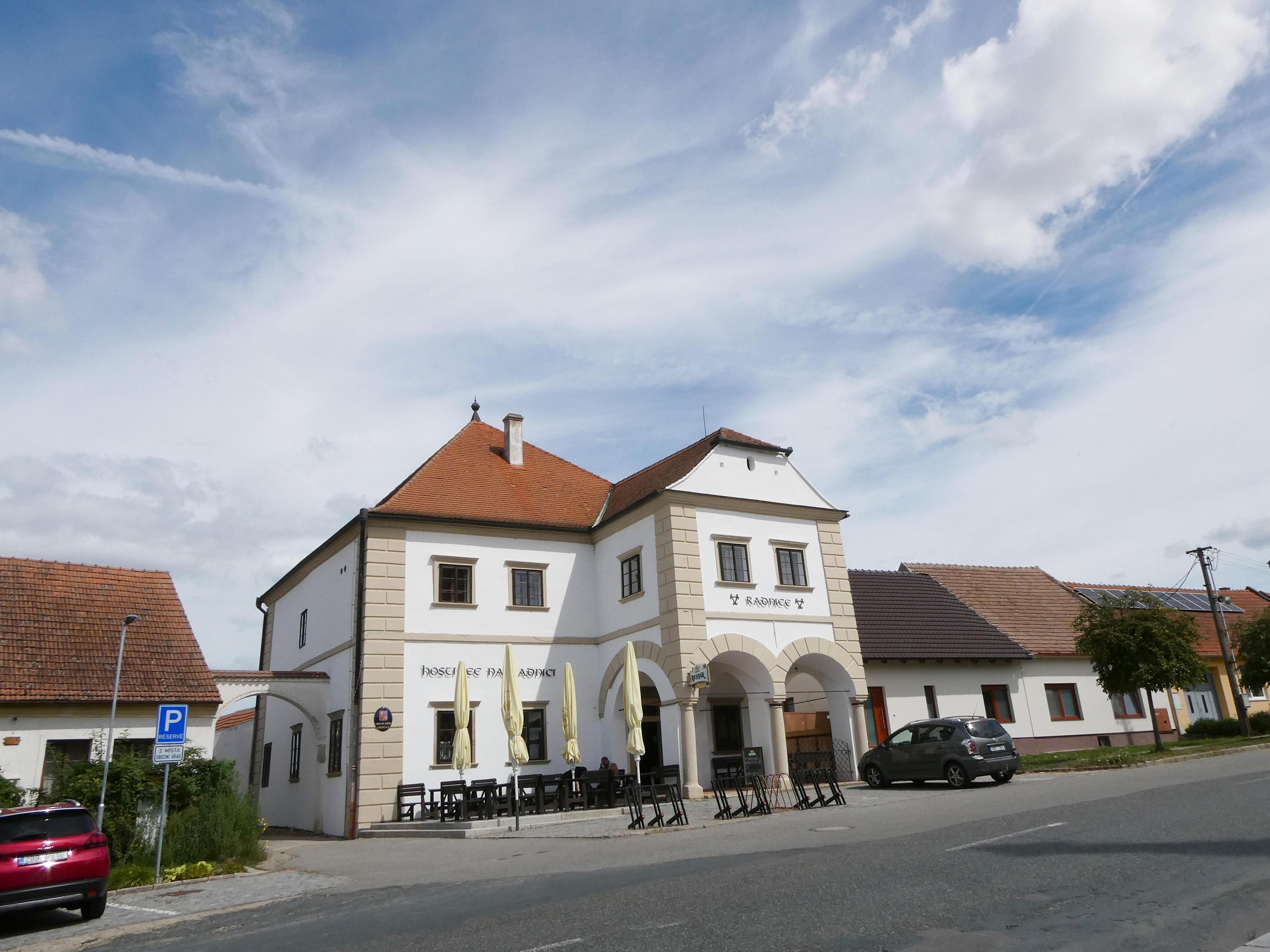 Uherčice - obecní úřad foto 3