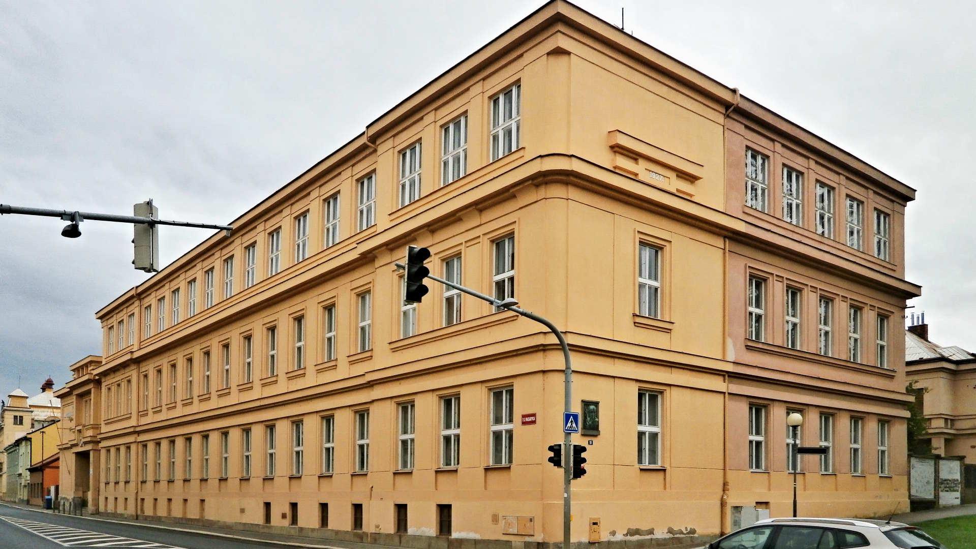 Gymnázium a Střední odborná škola pedagogická Čáslav foto 2