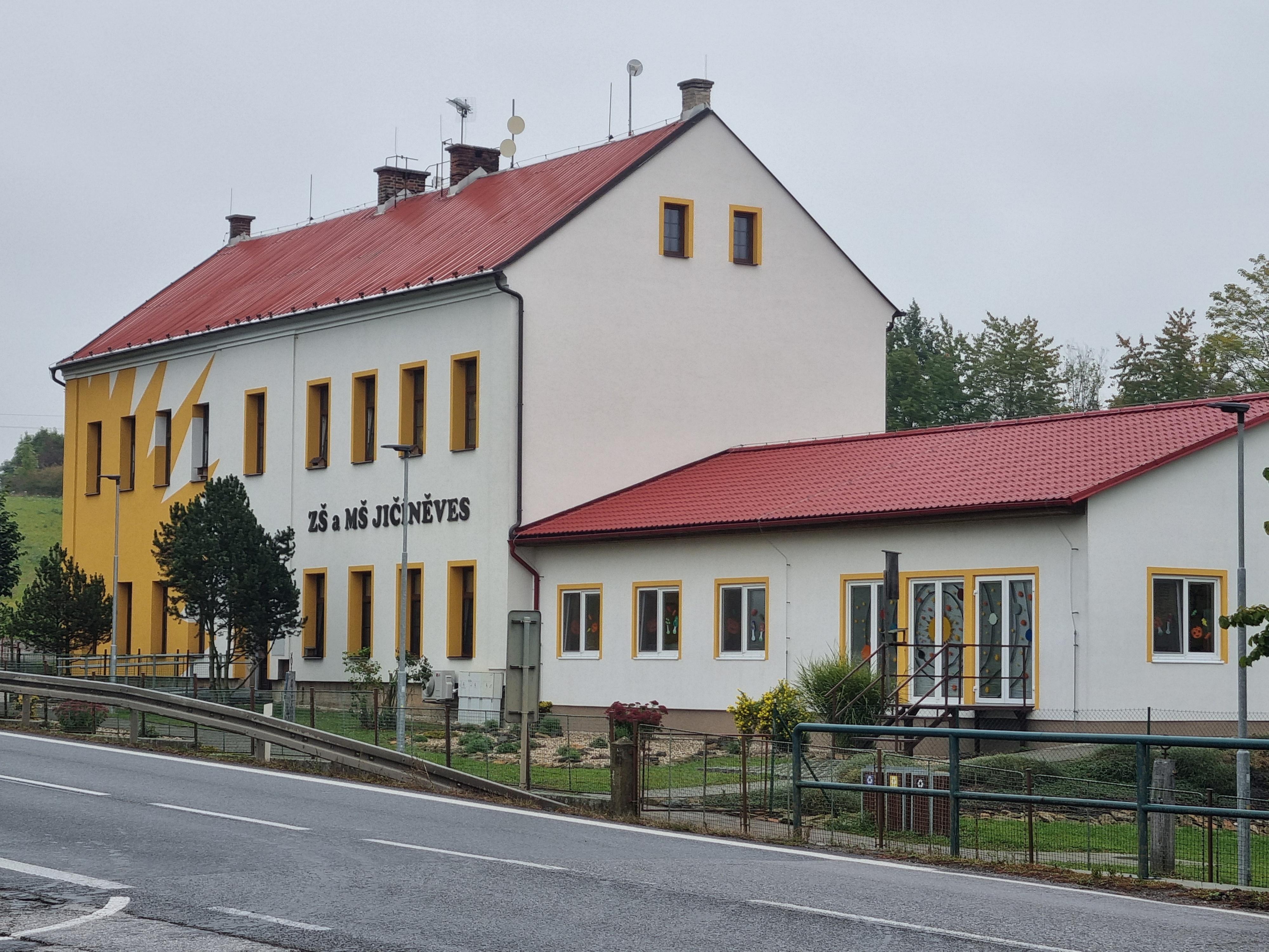 Základní škola a Mateřská škola, Jičíněves foto 3