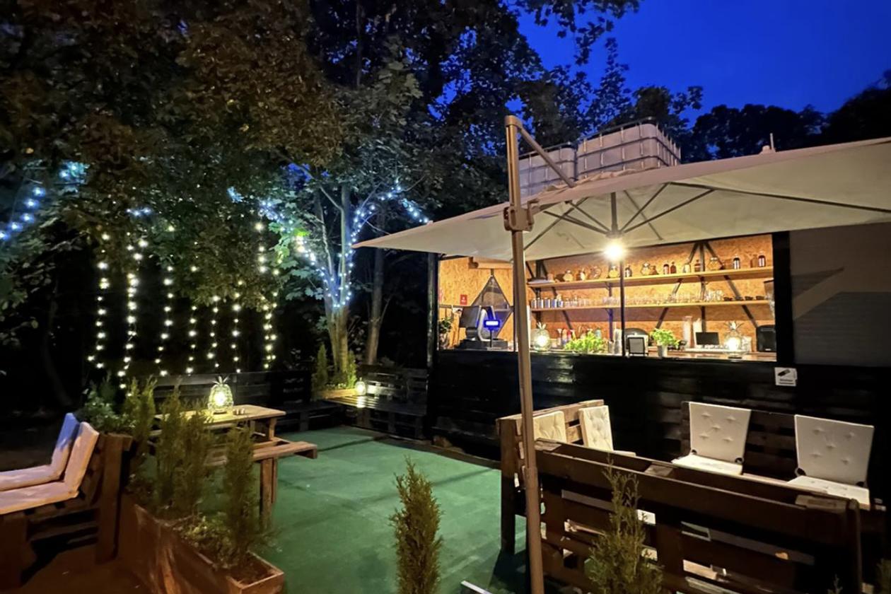 Burger & Steak Station