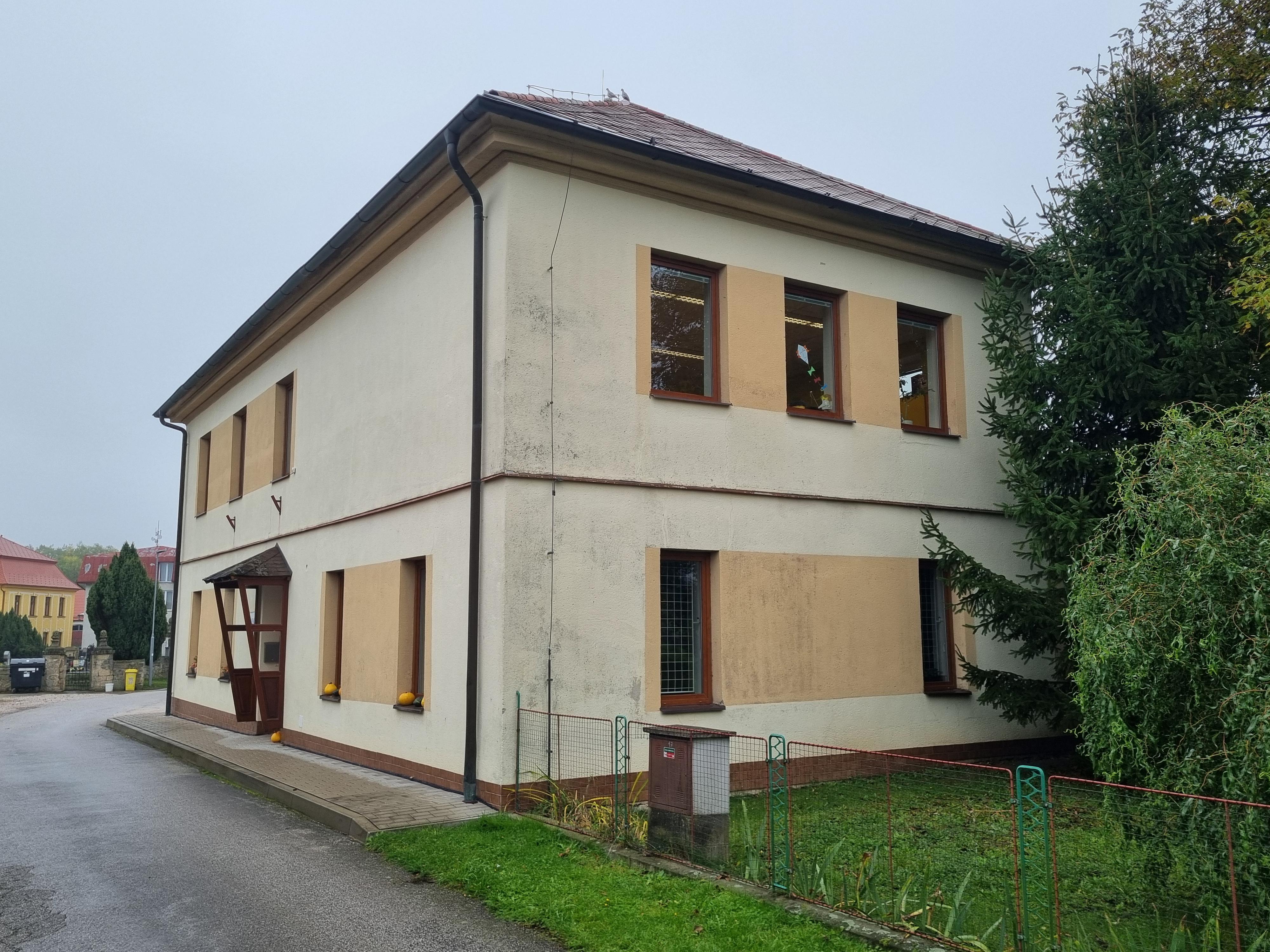 Základní škola, Slatiny, okres Jičín foto 2