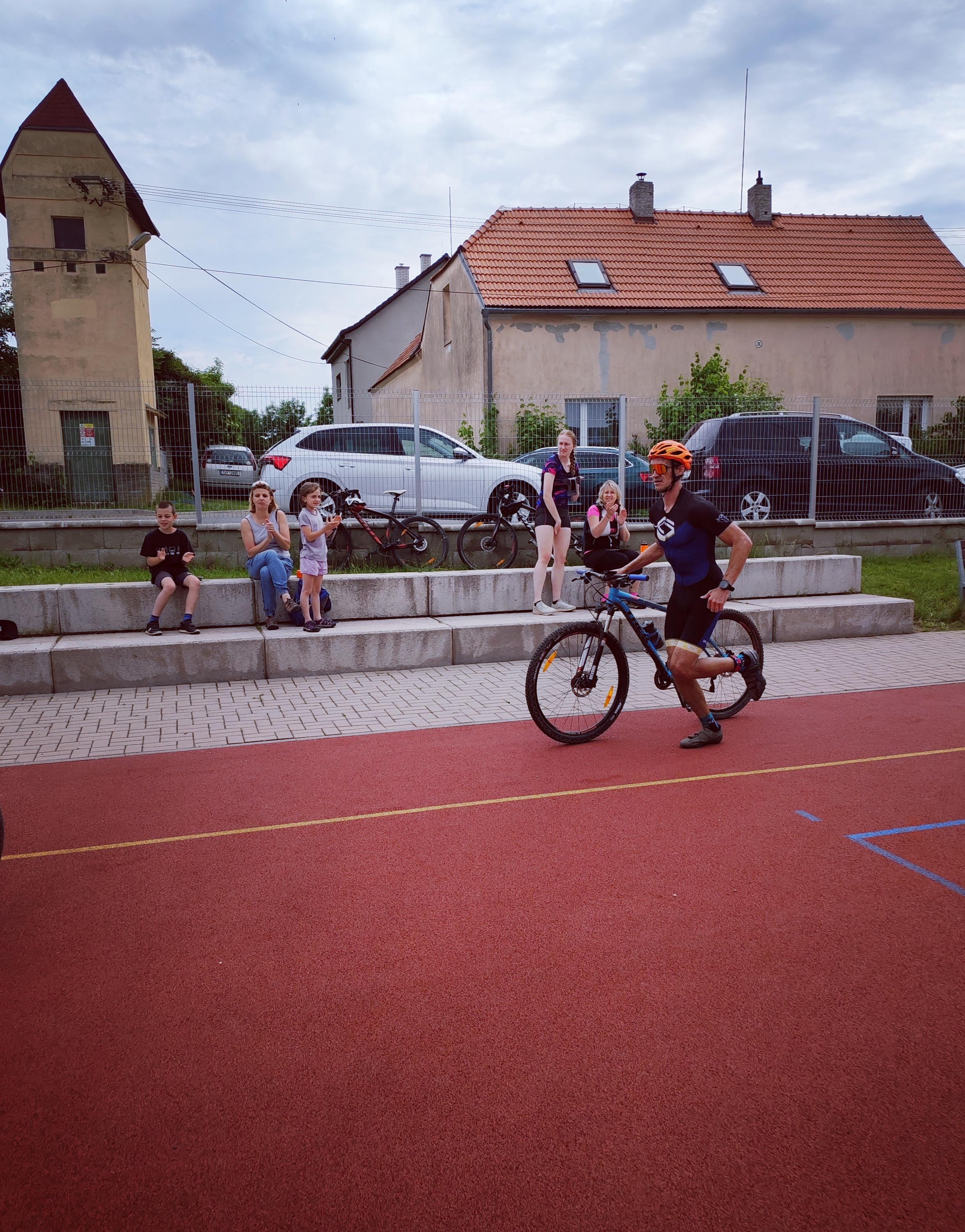 Víceúčelové hřiště Svárov foto 2