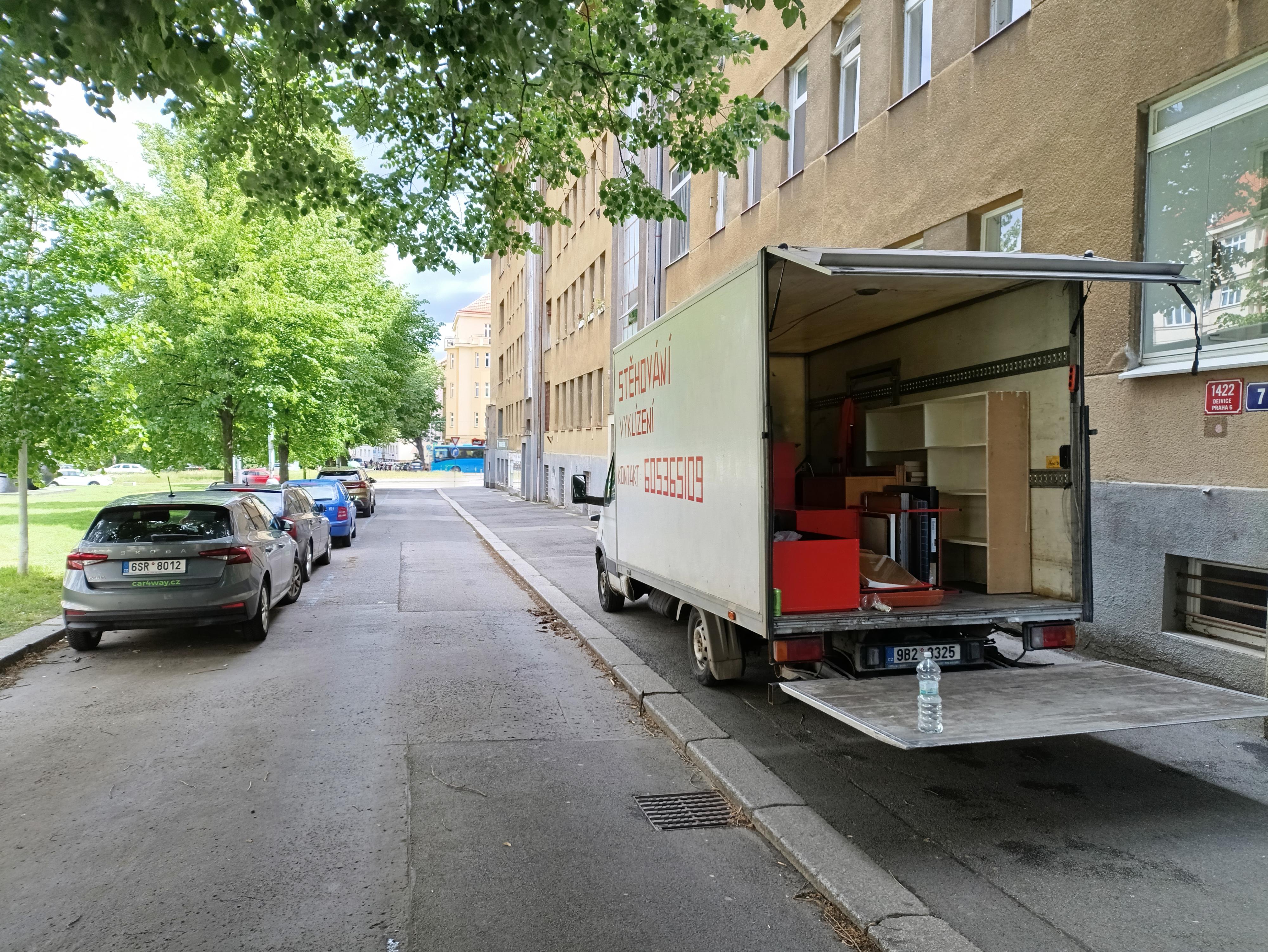 Stěhování obytných i firemních prostor Praha