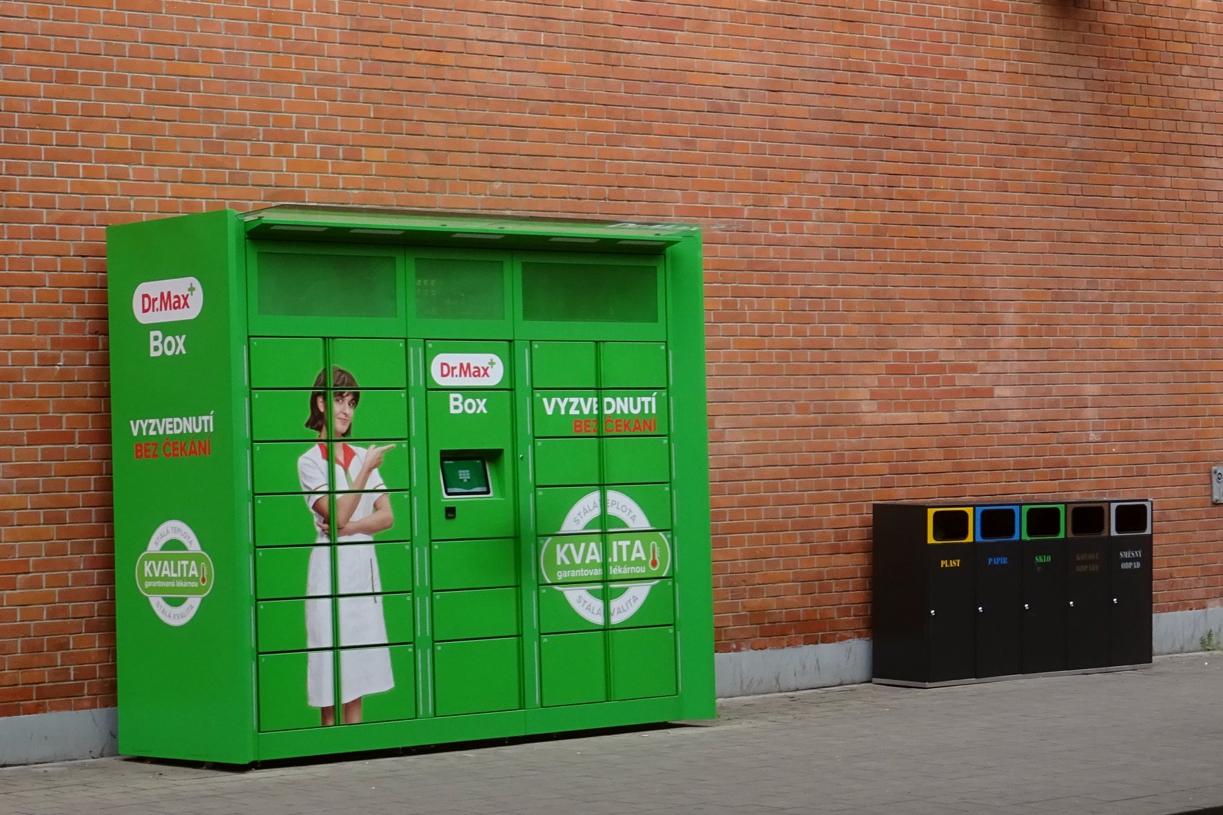 Dr. Max - výdejní box
