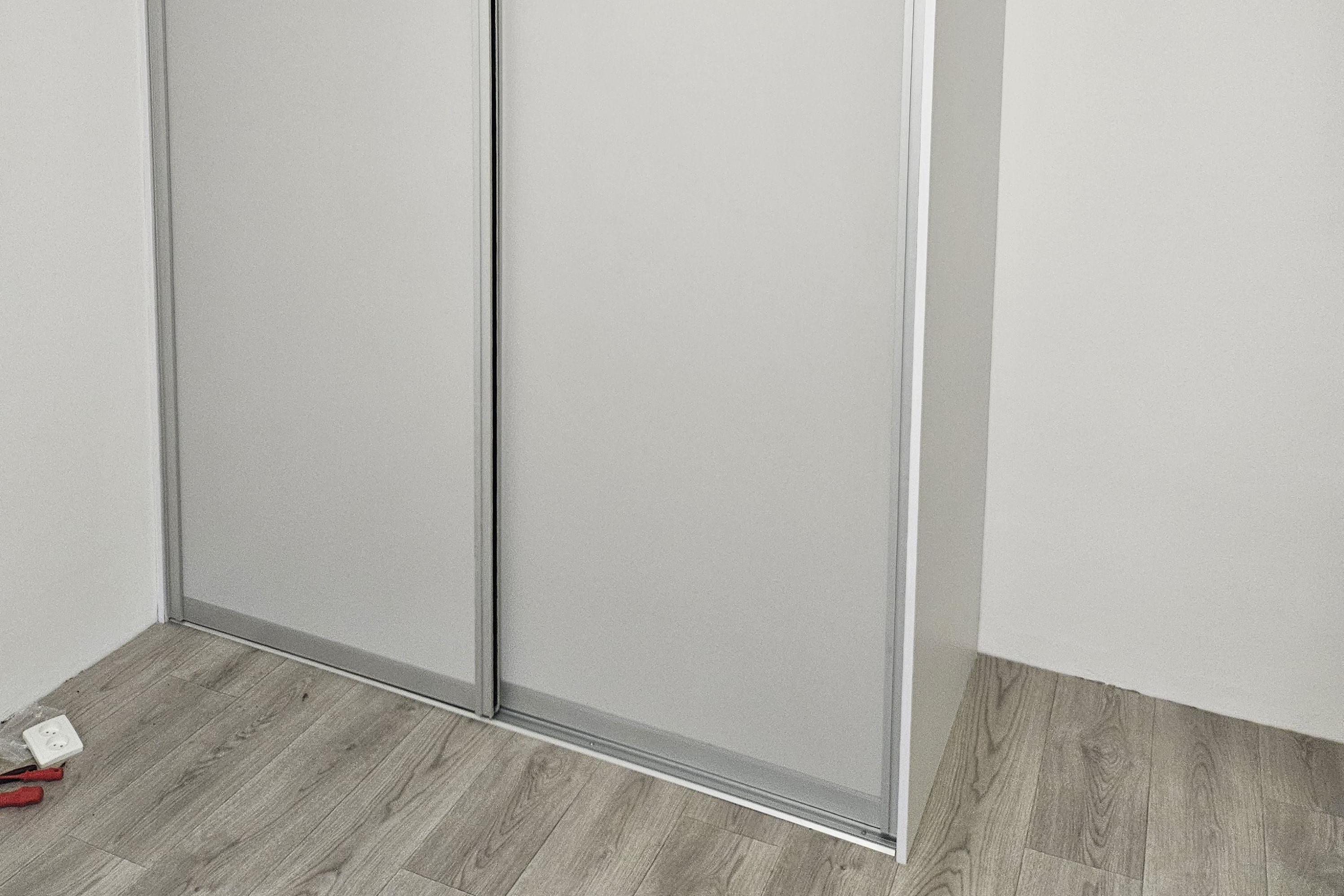 Vestavná skříň do pokoje