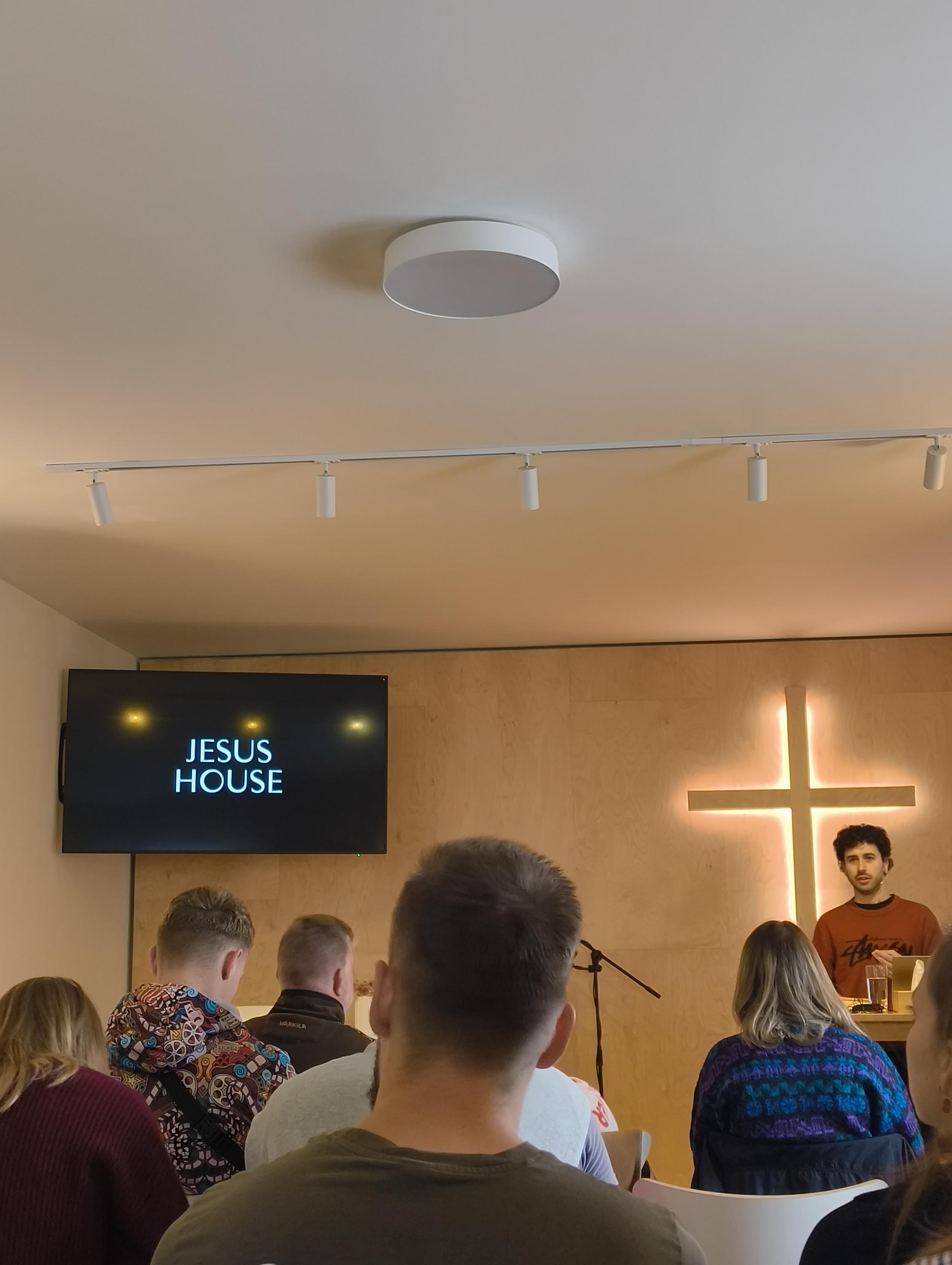 JESUS HOUSE foto 4