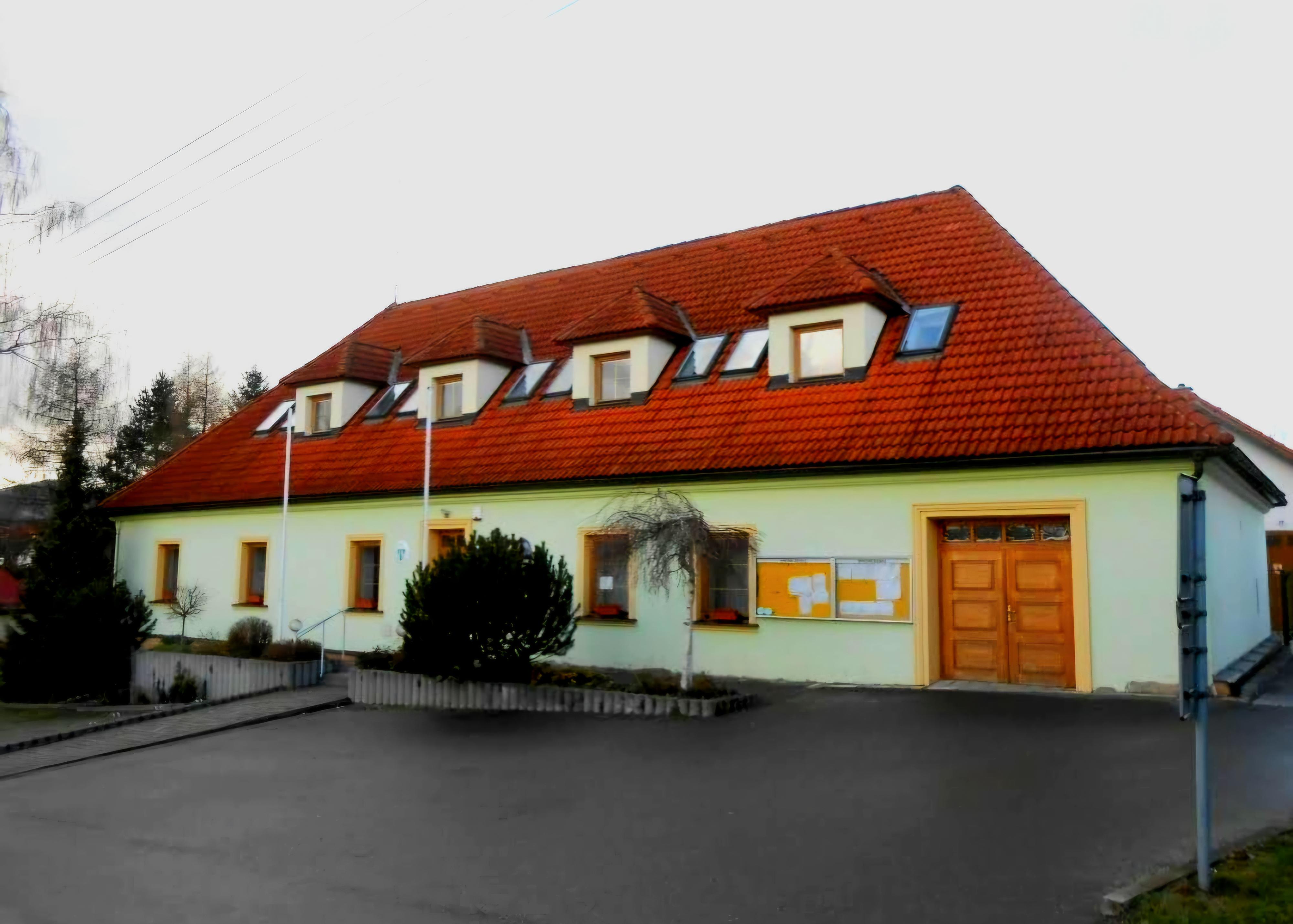 Libchavy - obecní úřad foto 2