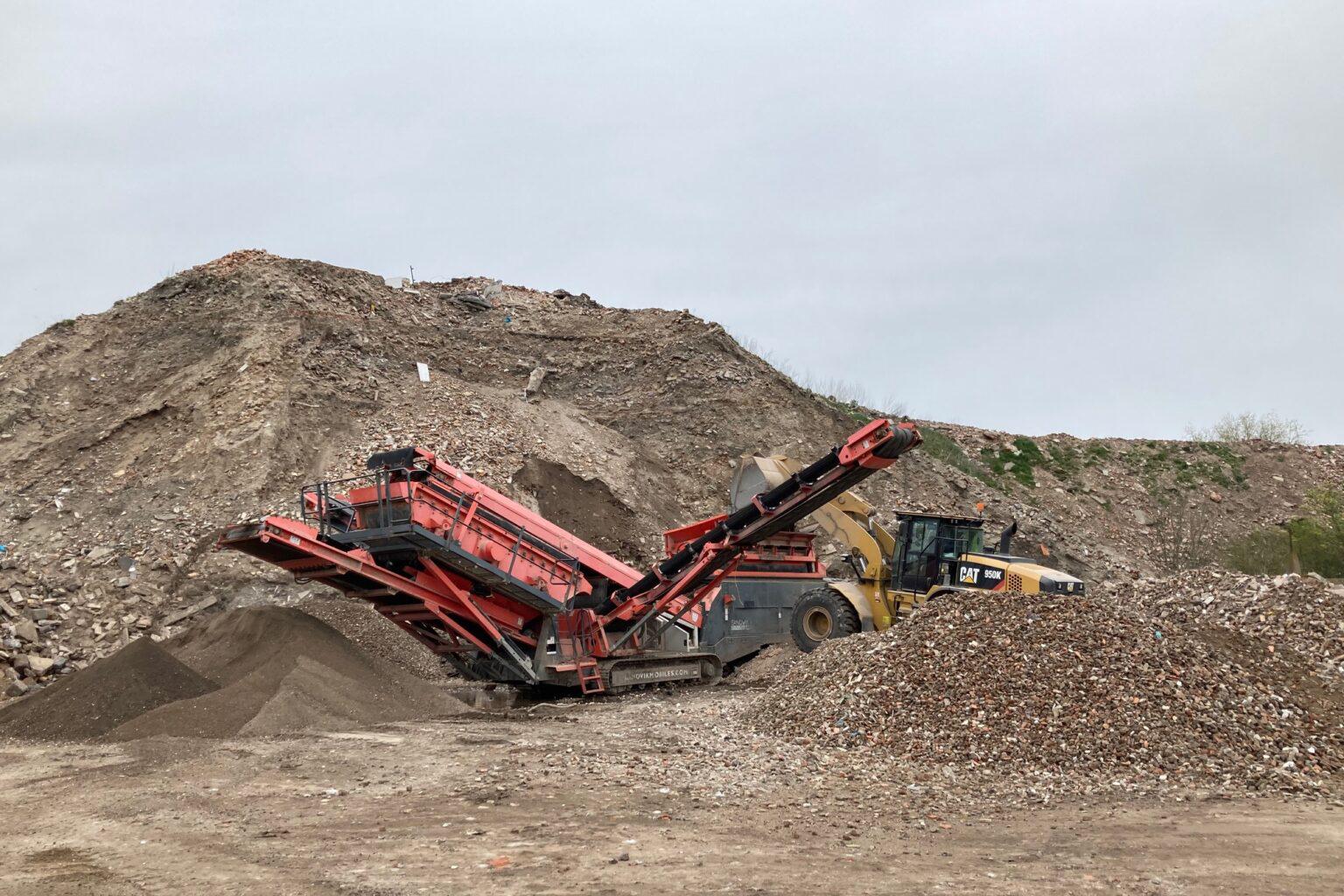 Přivezeme např. drť, recyklát, písek, beton,