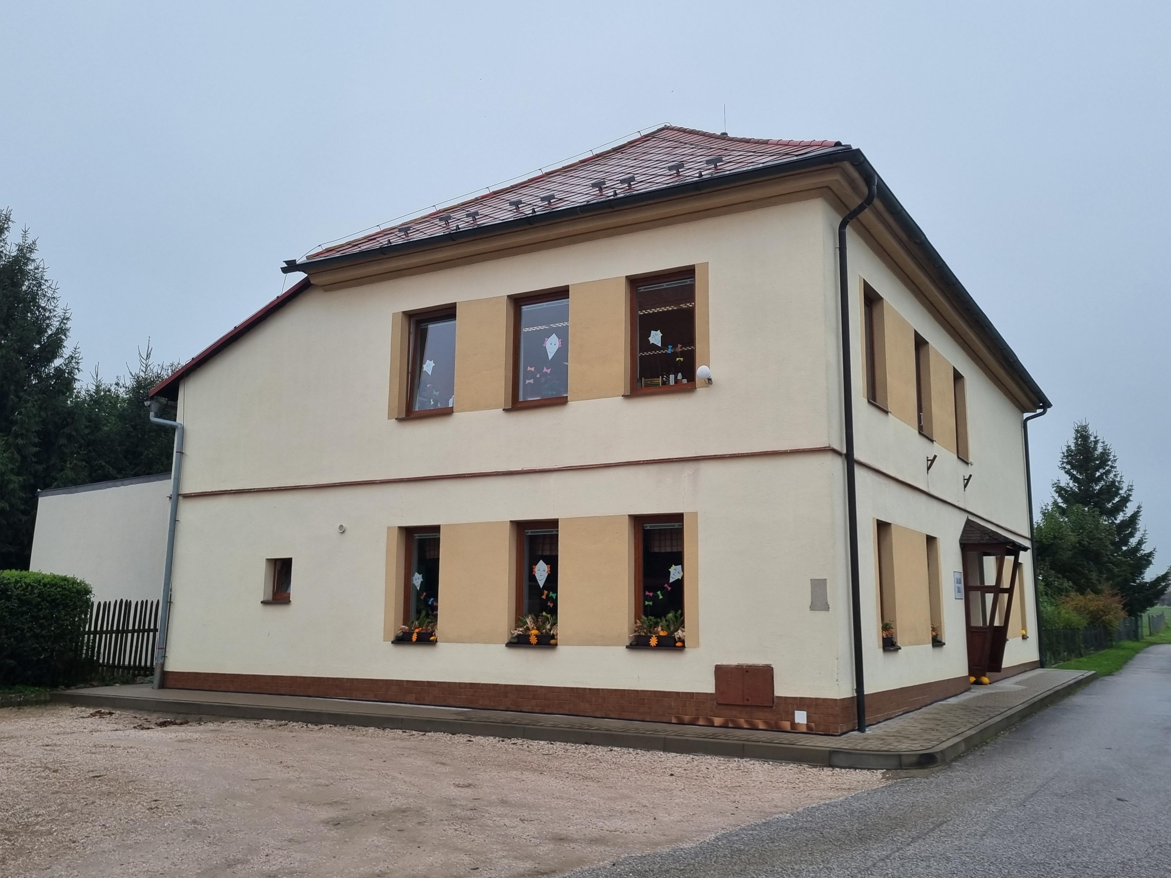 Základní škola, Slatiny, okres Jičín foto 3