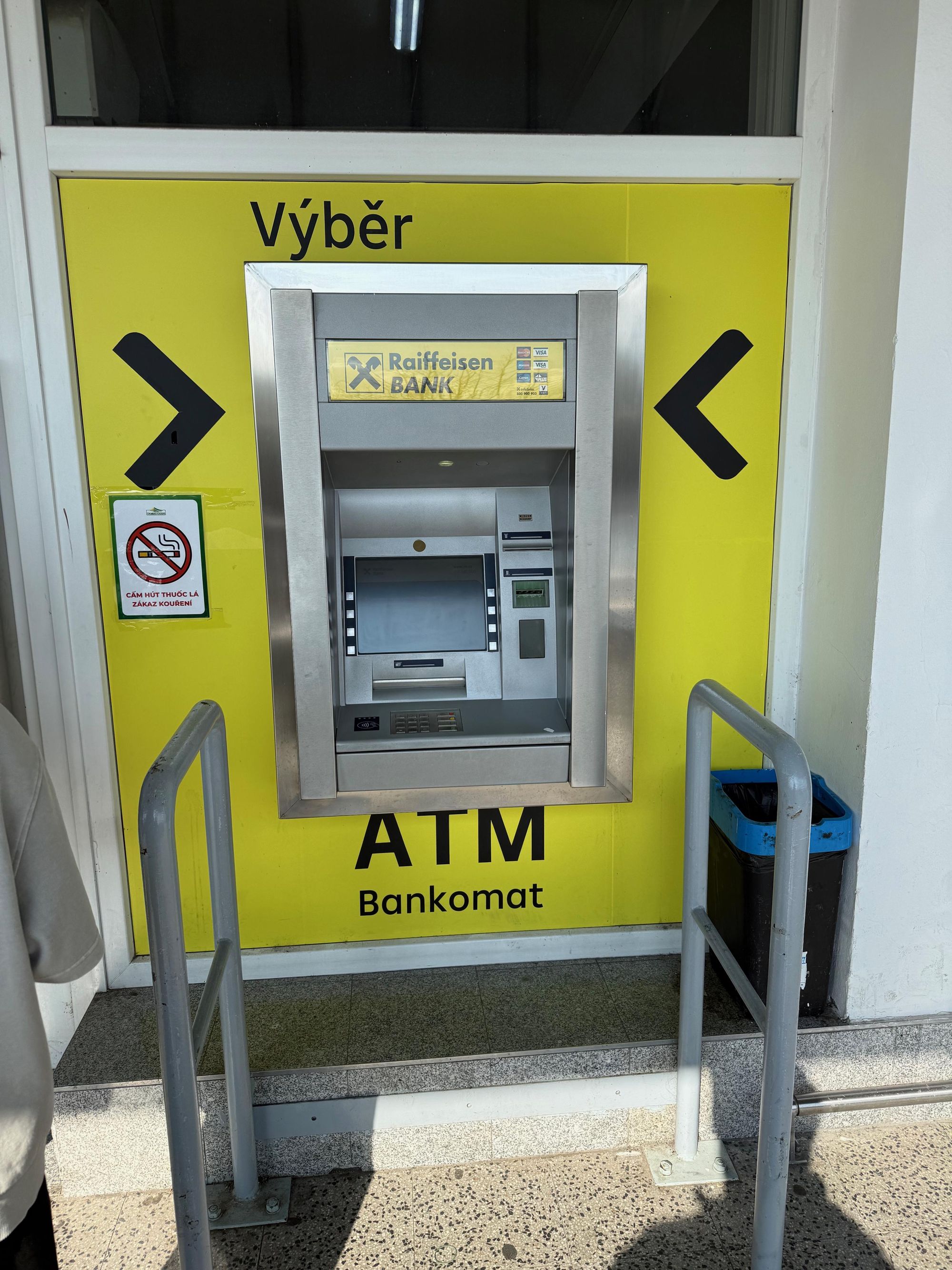Raiffeisenbank - bankomat foto 2