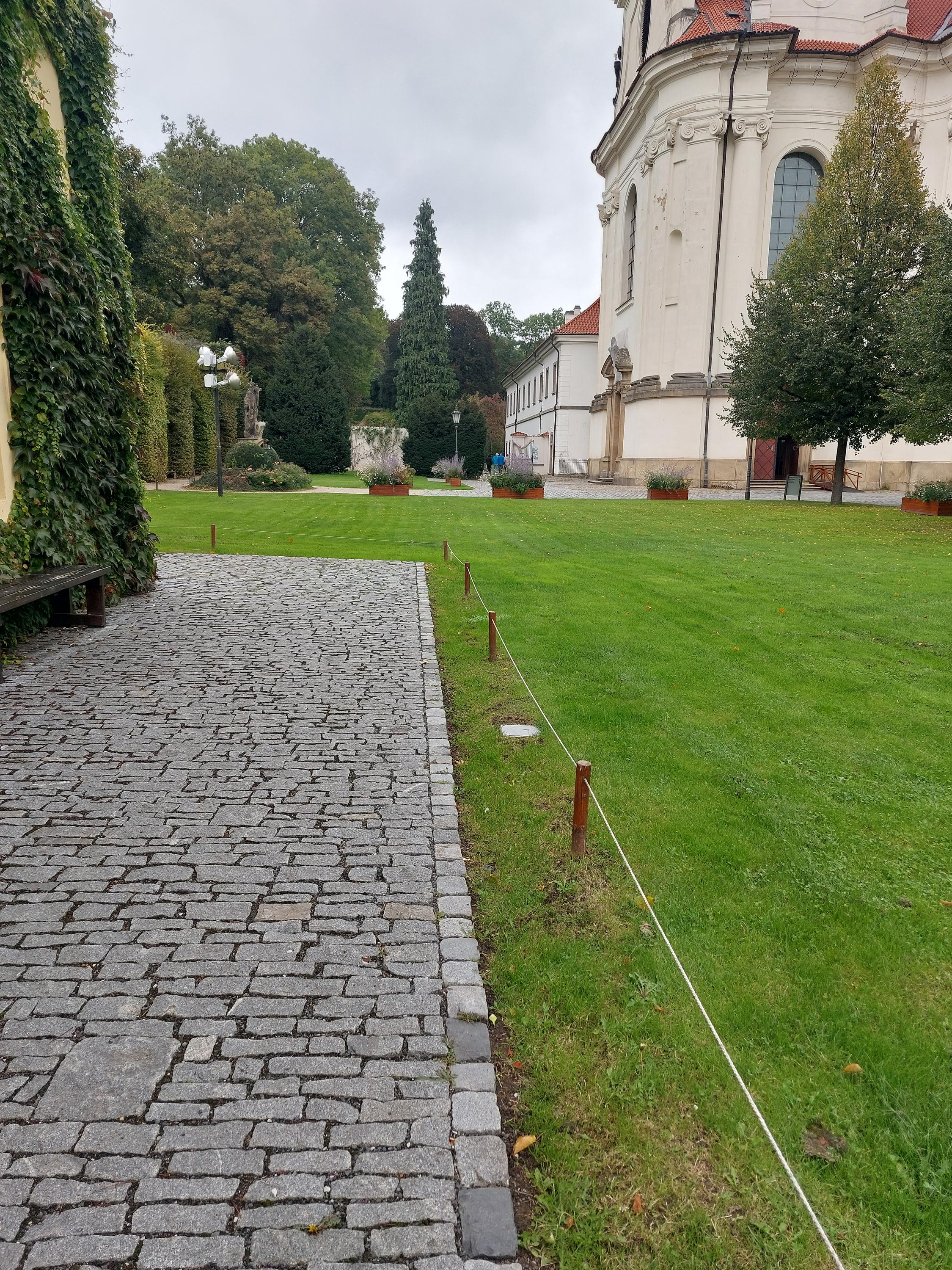 Římskokatolická farnost u kostela sv. Markéty Praha - Břevnov foto 1