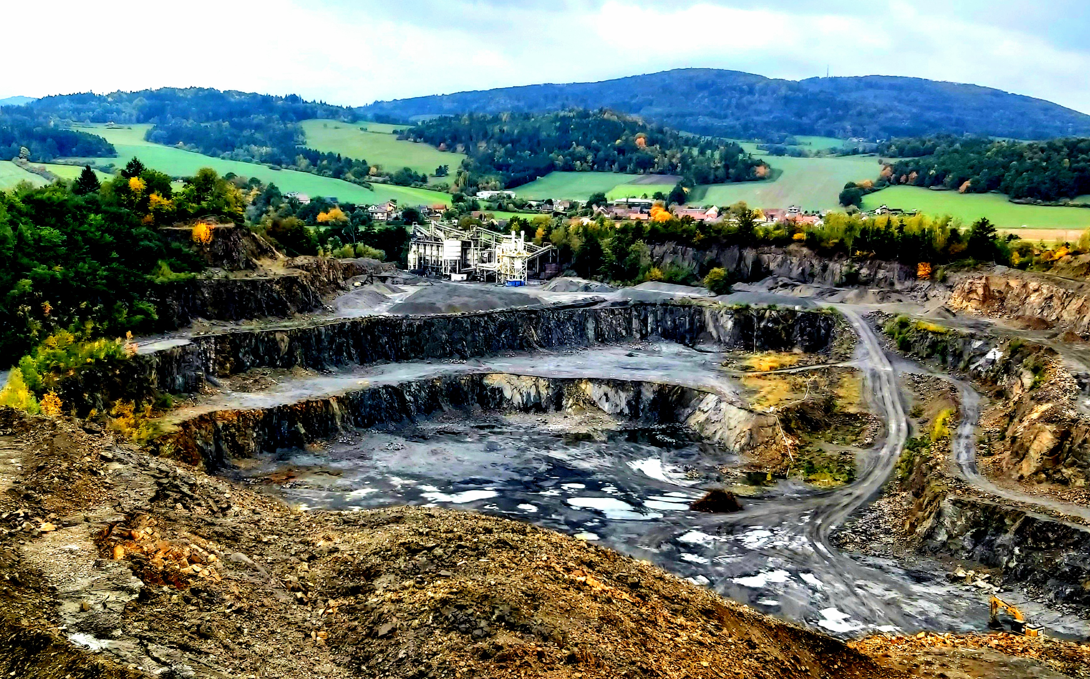 EUROVIA Kamenolomy, a.s. - Lom Svrčovec foto 2