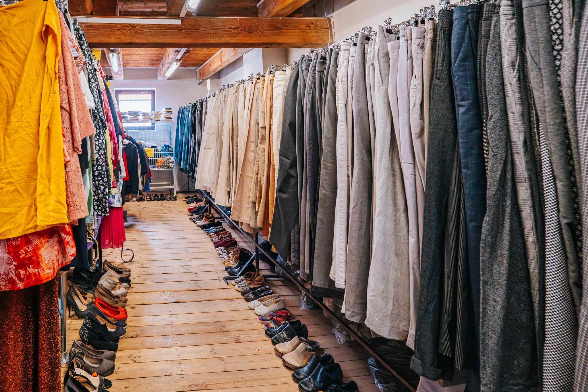 H&B Švýcarský Secondhand Praha foto 5