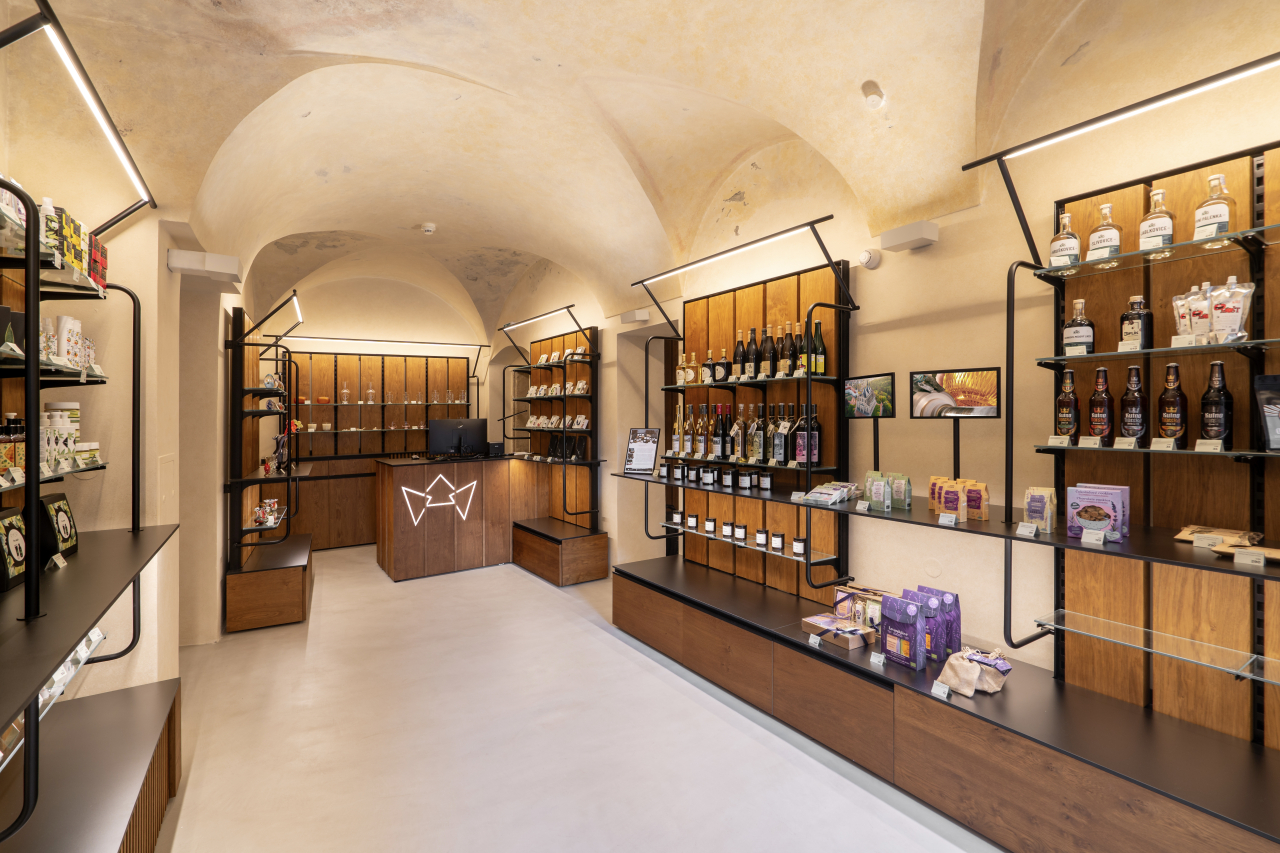 Obchod s regionálními produkty a TIC foto 2