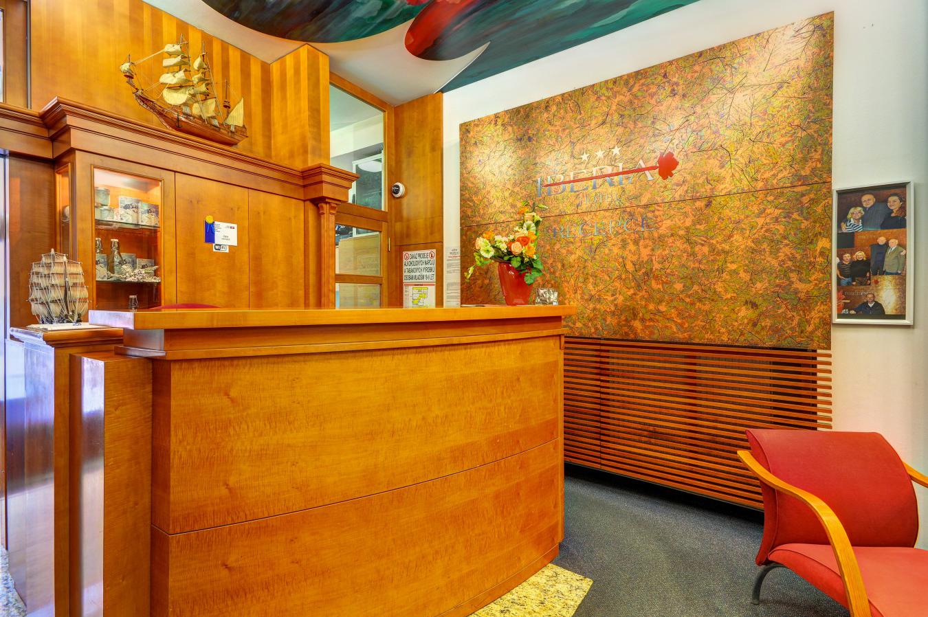 IBERIA Hotel & Restaurant