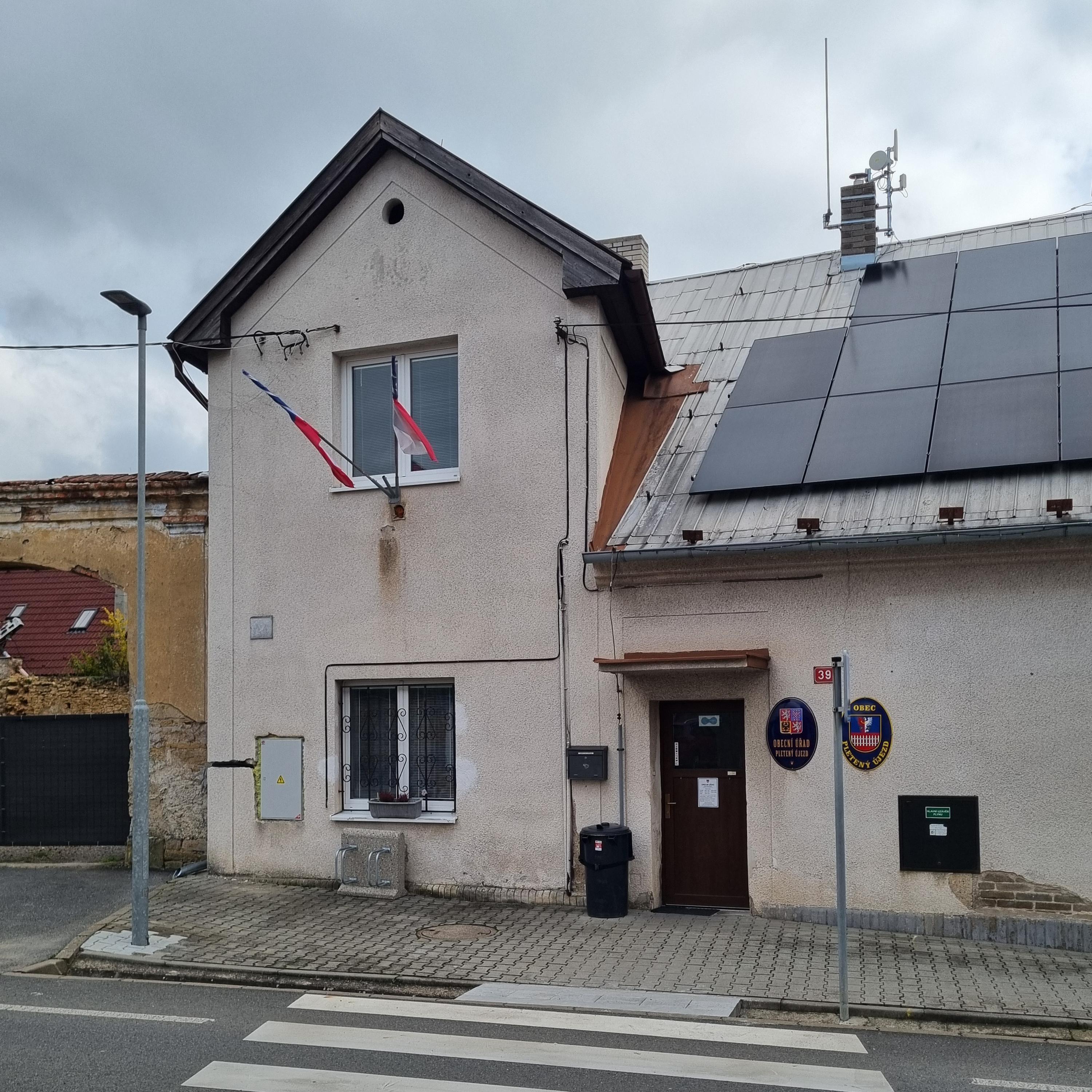 Pletený Újezd - obecní úřad foto 2