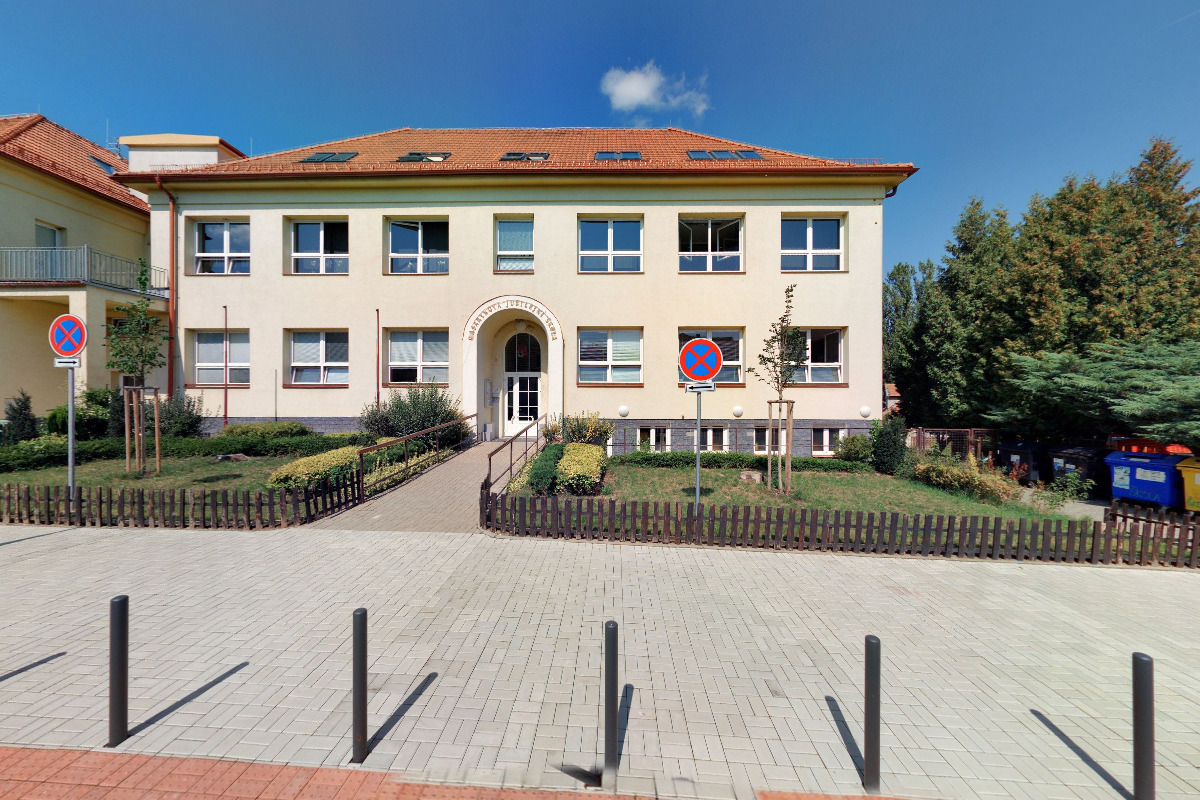 Masarykova jubilejní ZŠ Hřebeč