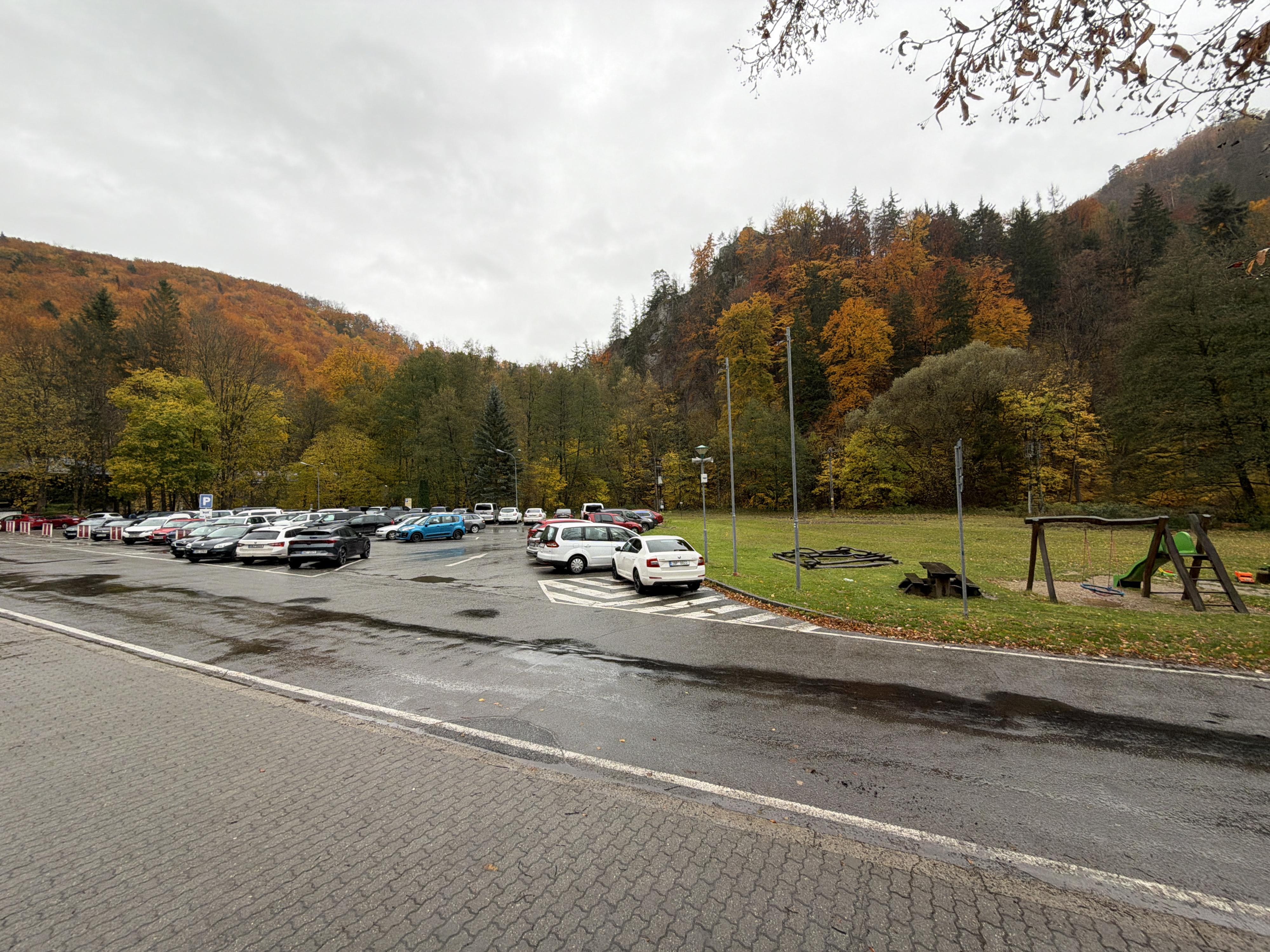 Parkoviště Skalní mlýn foto 4
