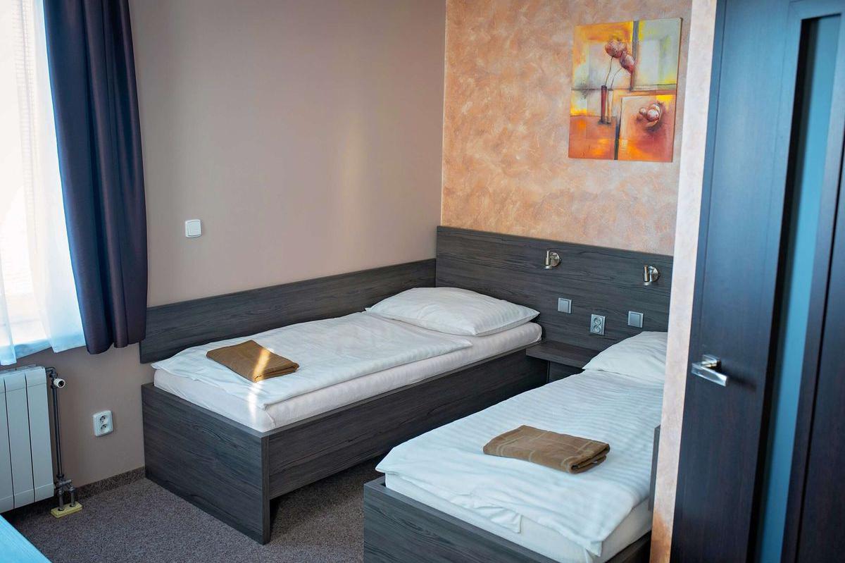 Ubytování ve dvoulůžkovém pokoji, Hotel Almond