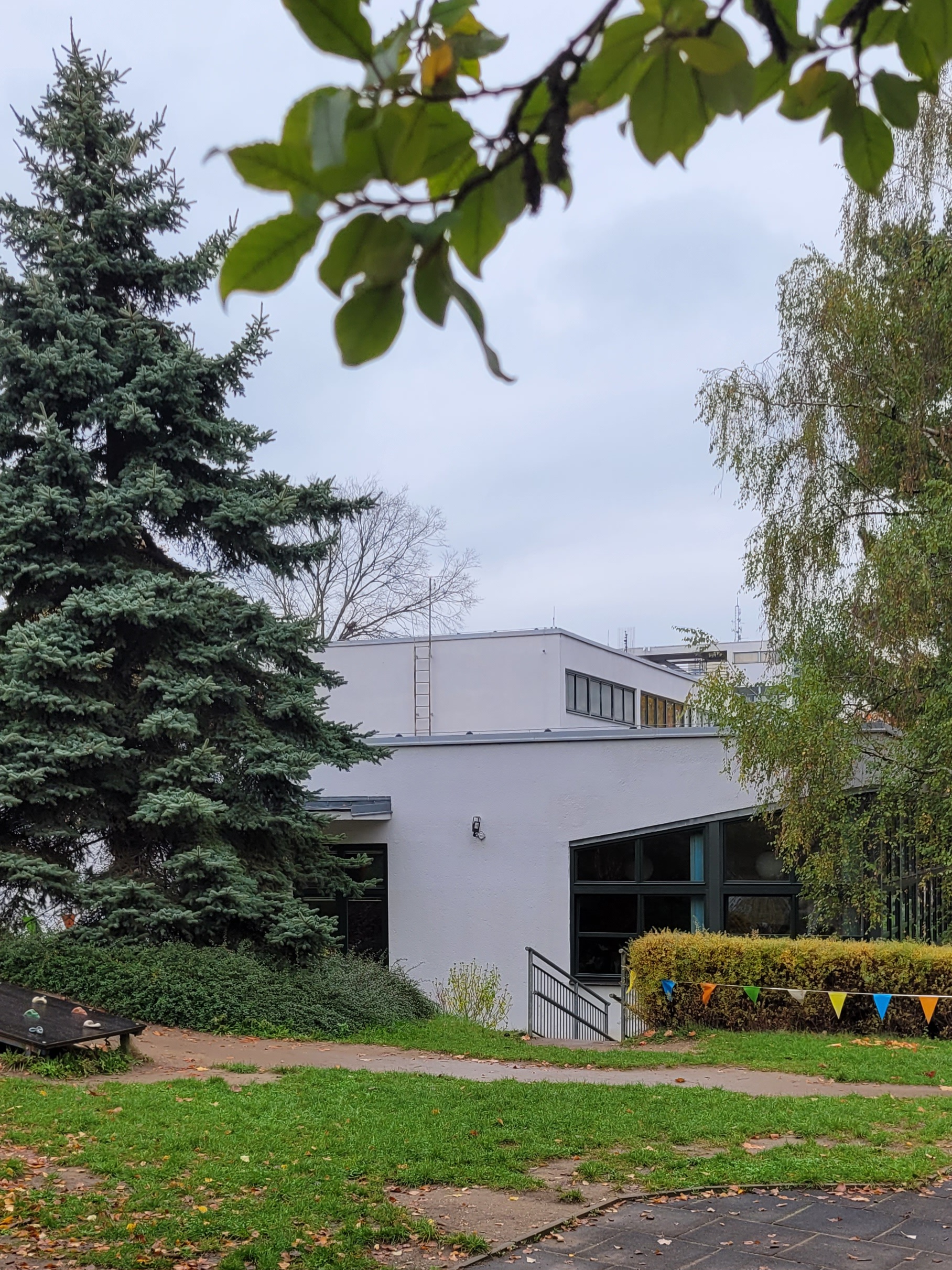 ZŠ a MŠ Praha 6, Bílá foto 6