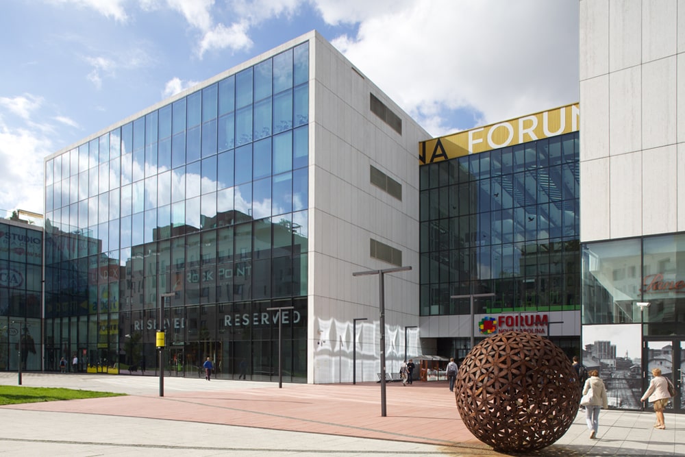 Parkování v OC Nová Karolina první 2h zdarma