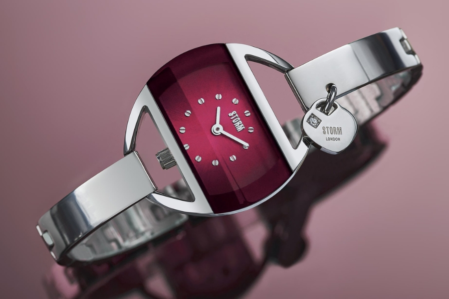 STORM TEMPTRESS CHARM RED