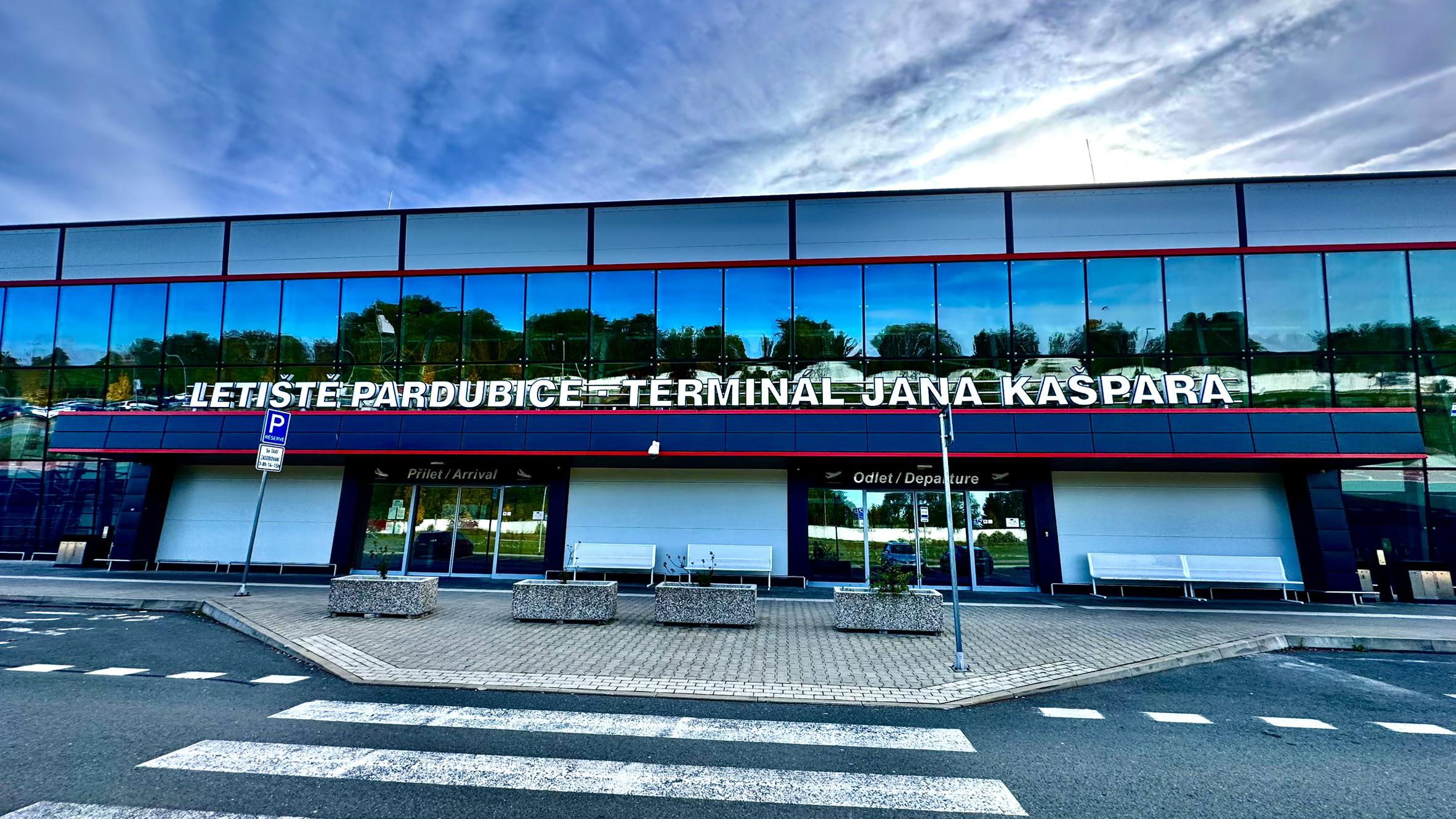 Letiště Pardubice - terminál Jana Kašpara foto 2