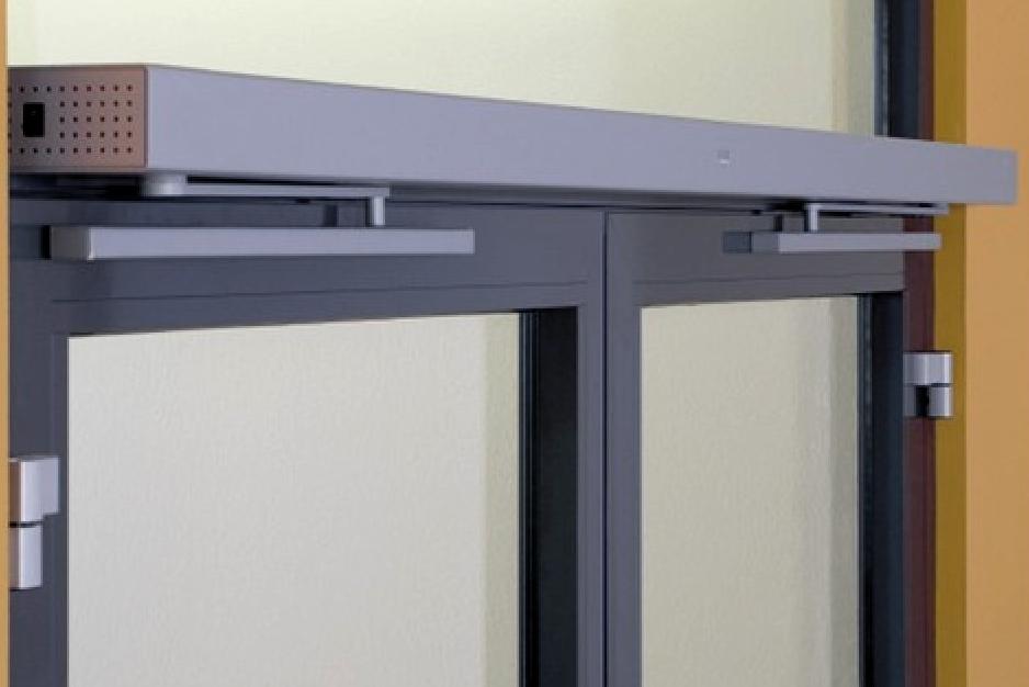 Automatické zavírače dveří bez seřizování