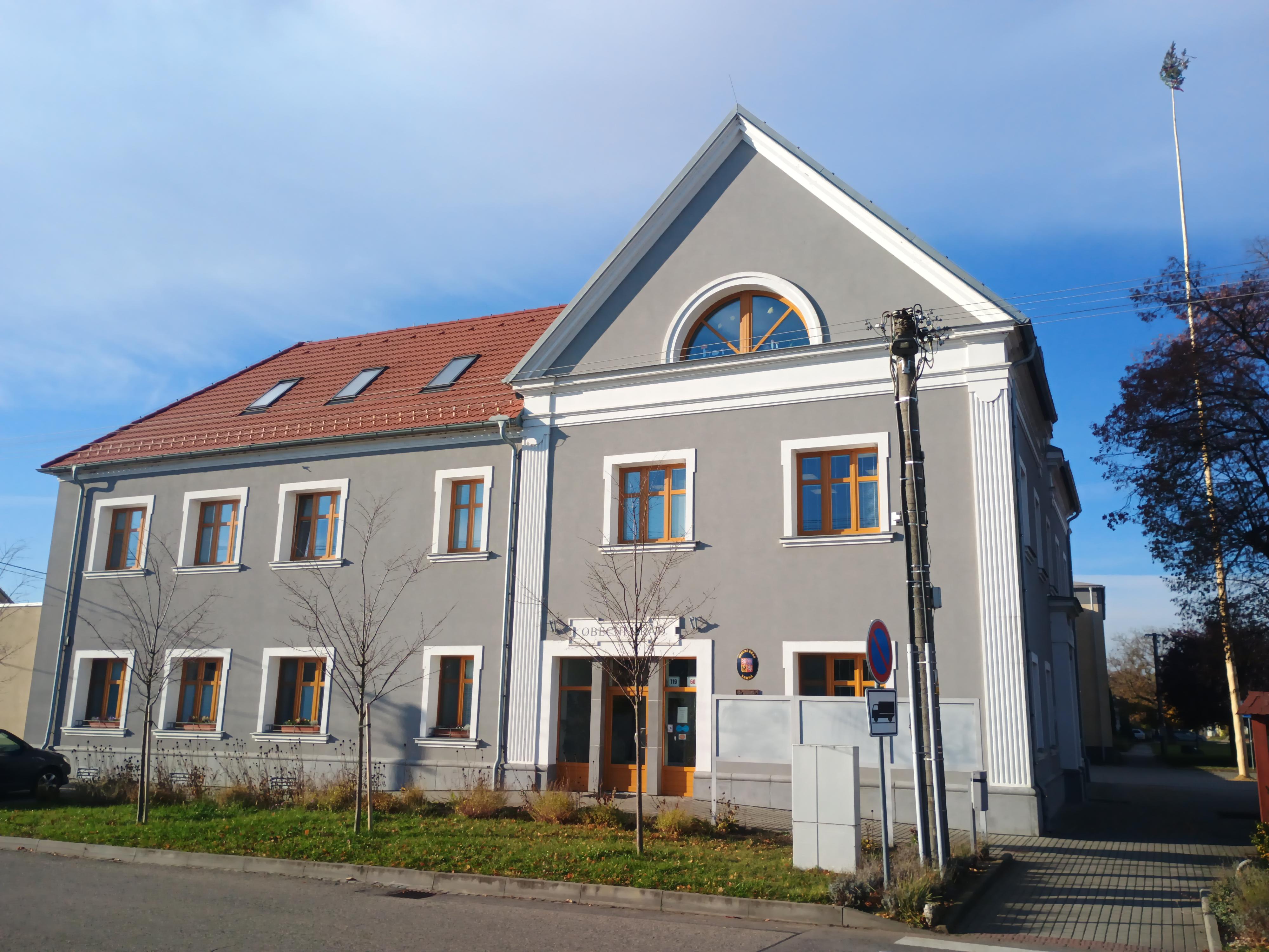 Ladná - obecní úřad foto 4