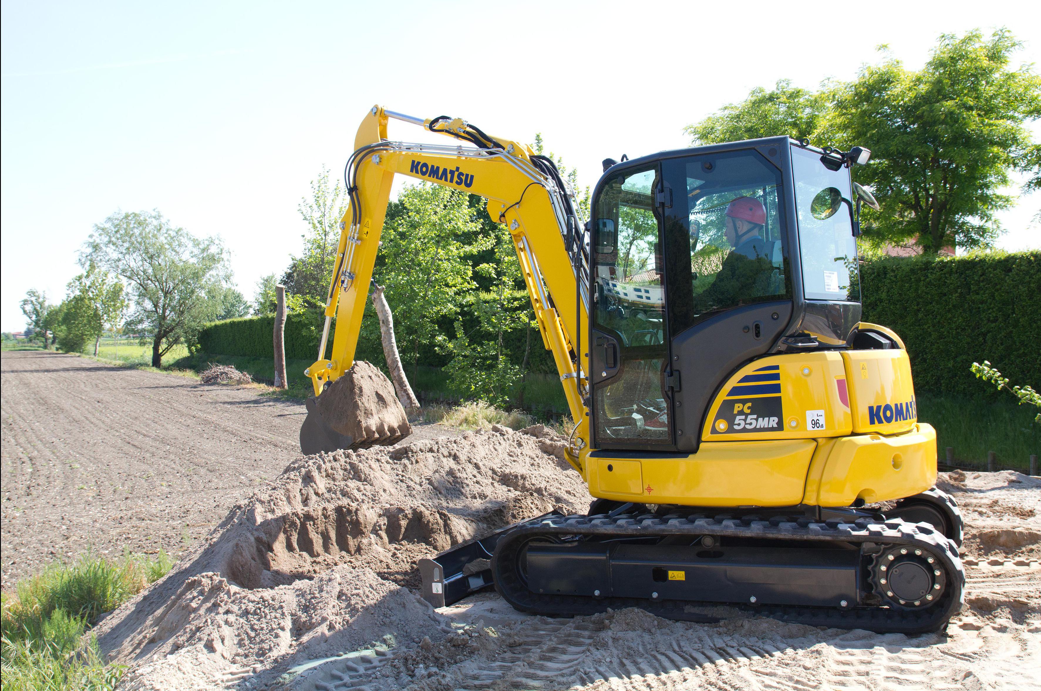 Pronájem minirypadel, dumperů, nakladačů a bagrů