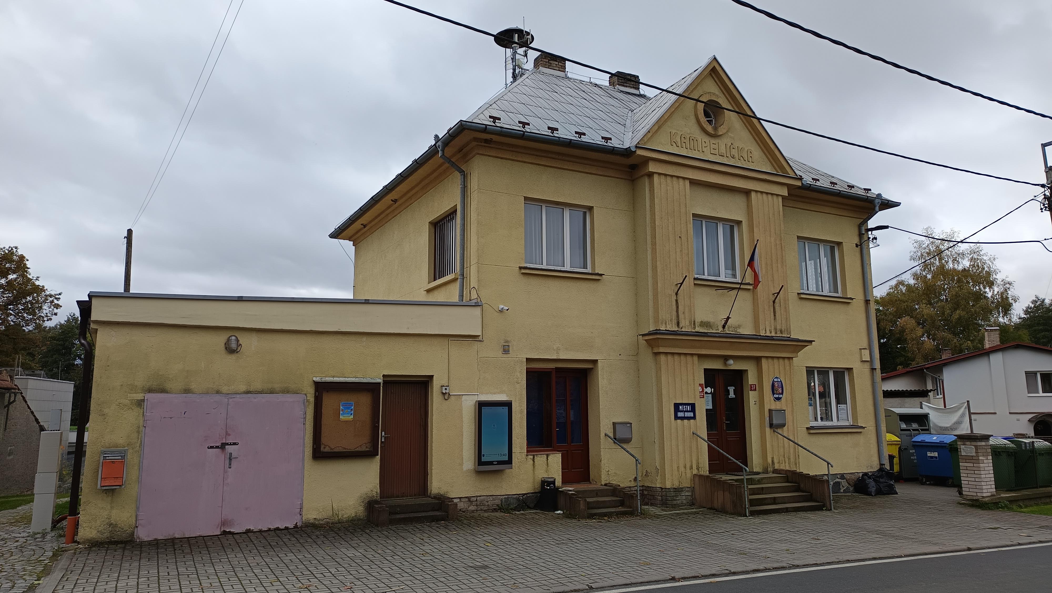 Obecní knihovna Křížkový Újezdec