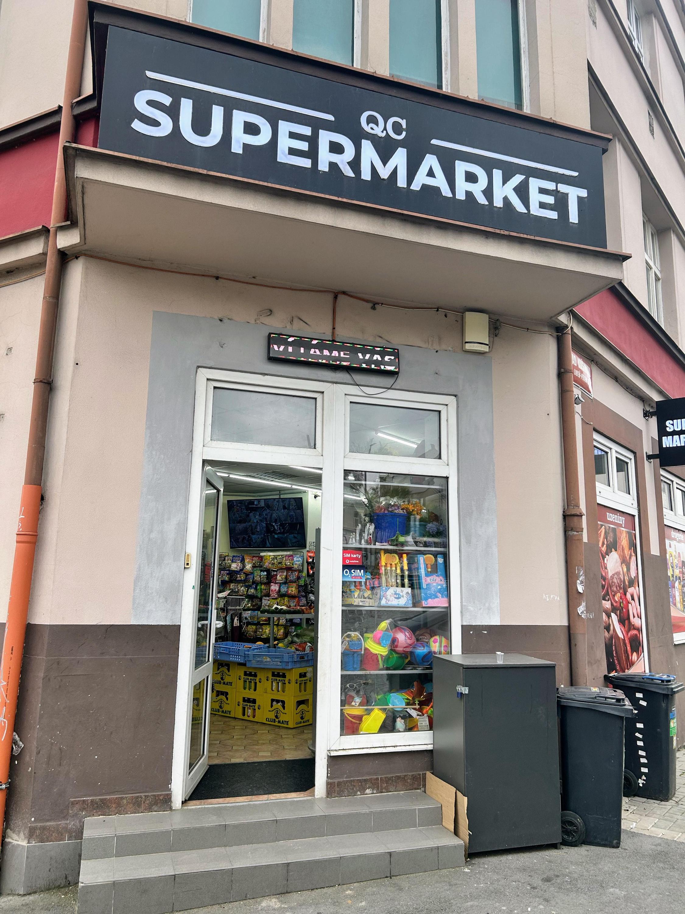 QC Supermarket foto 2