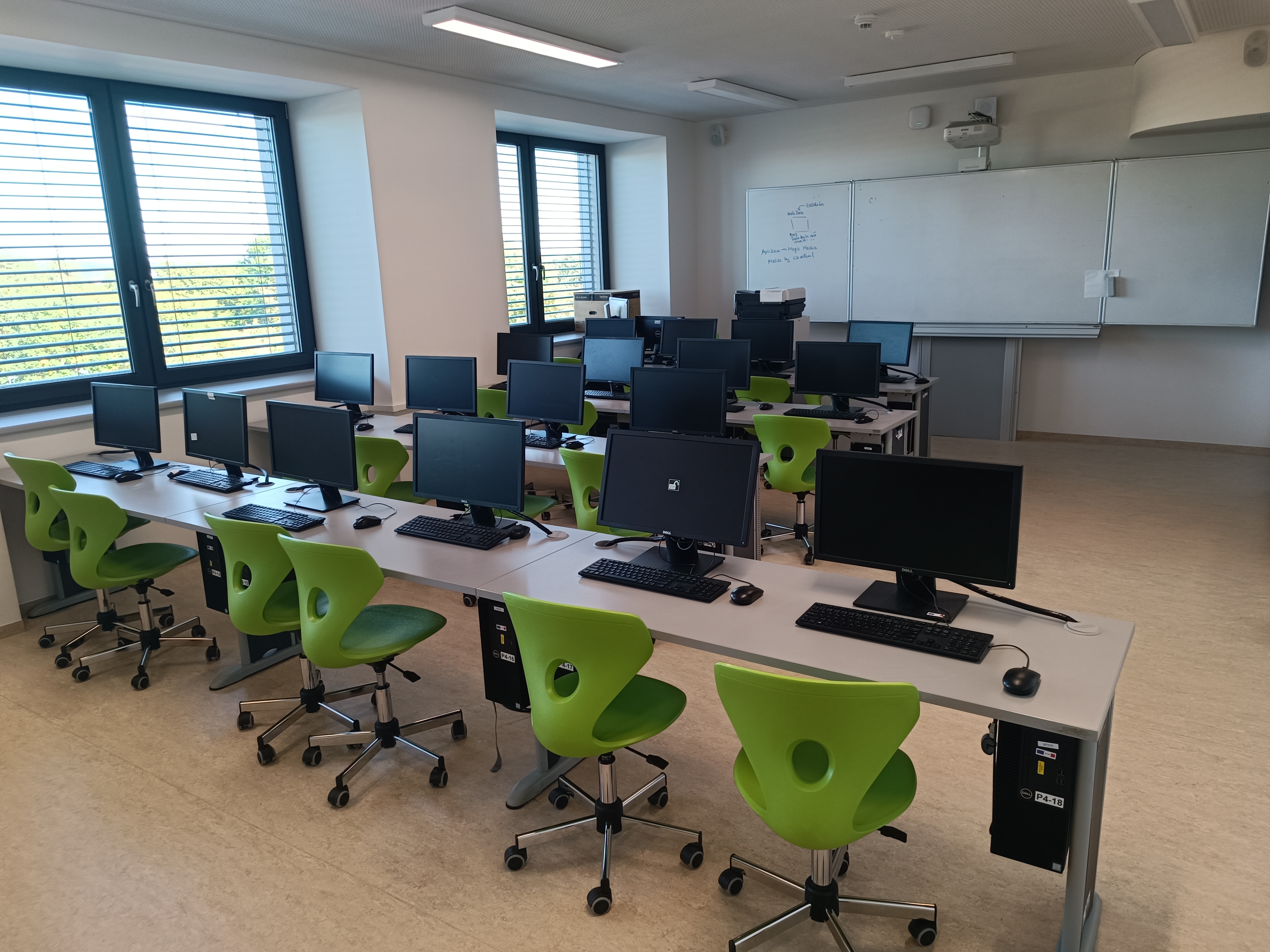 Střední odborná škola logistiky a podnikání foto 5