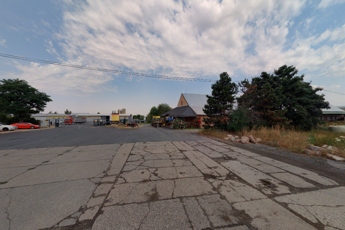 Samoobslužná skříňka farmy Škárka