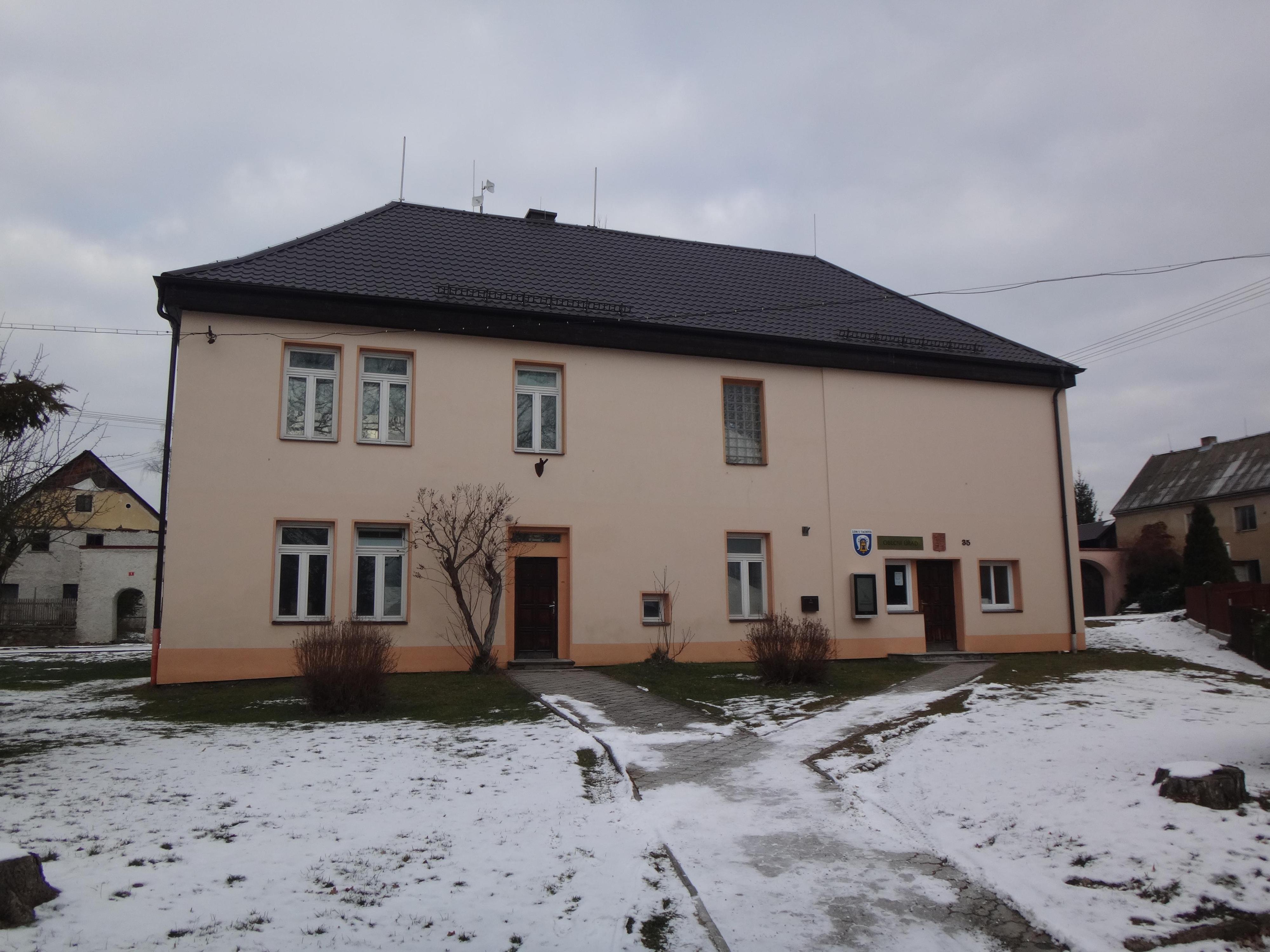 Lom u Tachova - obecní úřad foto 3