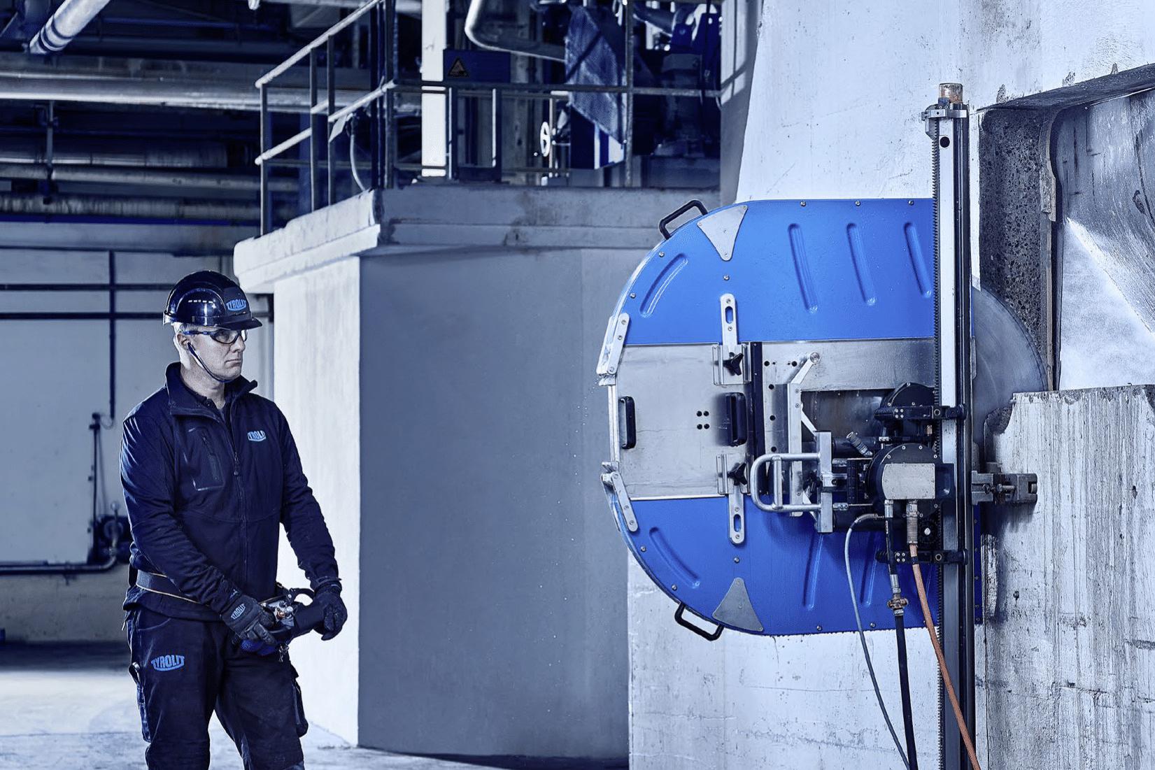 Řezání betonu stěnovou pilou - prořez až 420 mm