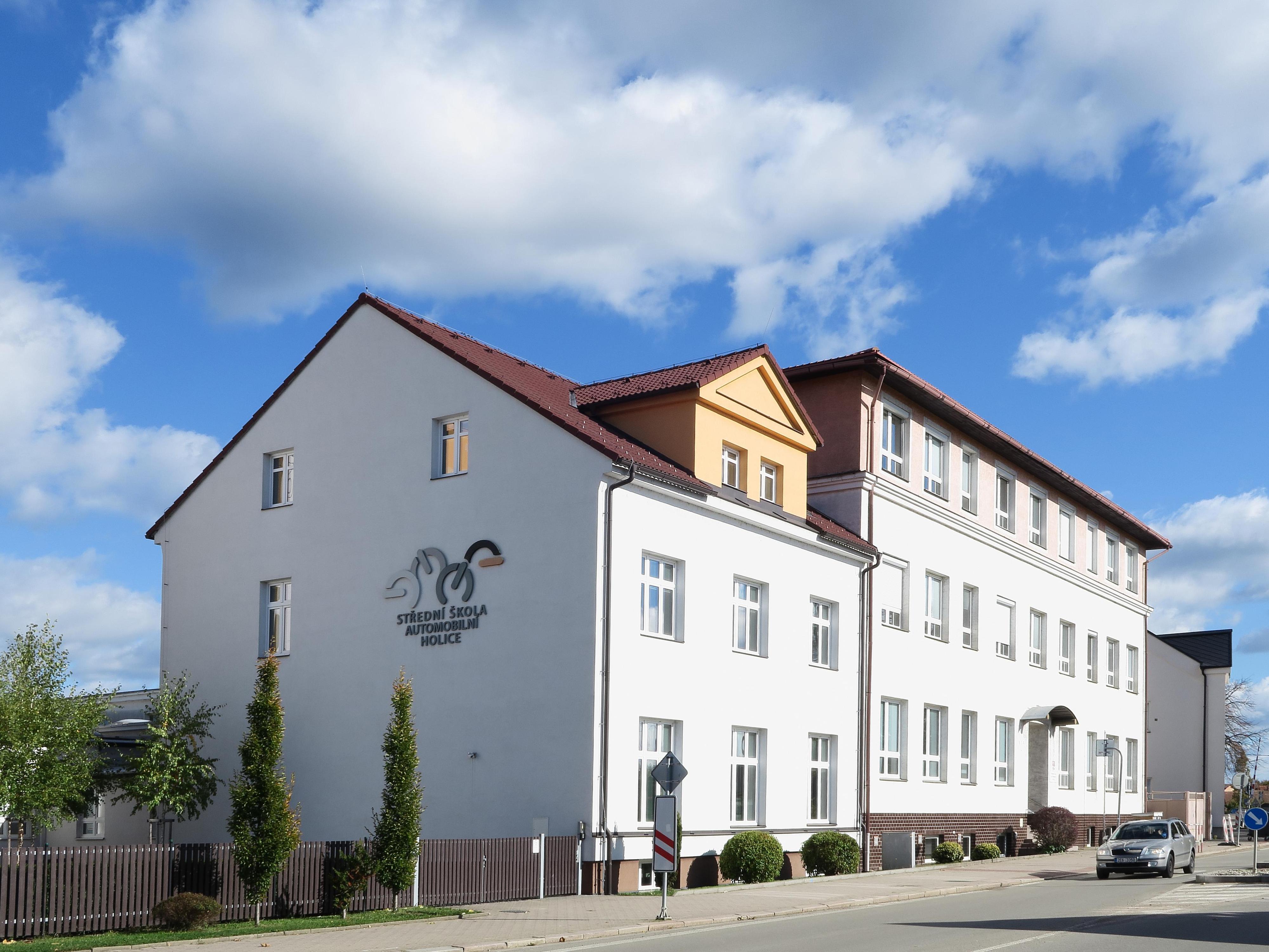 Střední škola automobilní Holice foto 4
