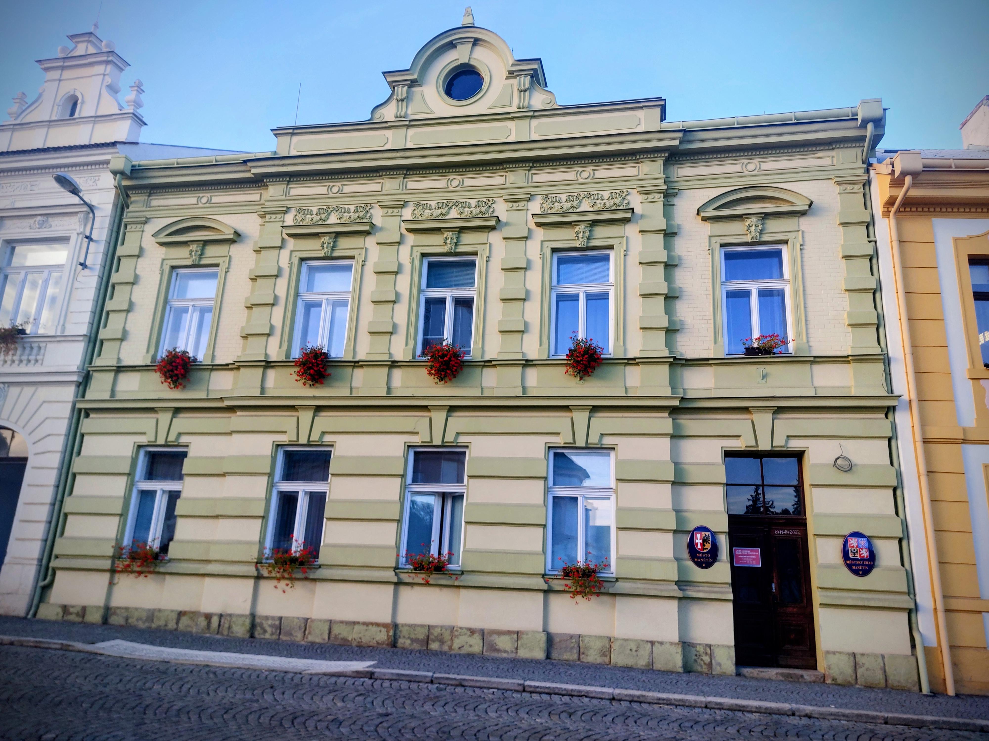 Manětín - městský úřad foto 3