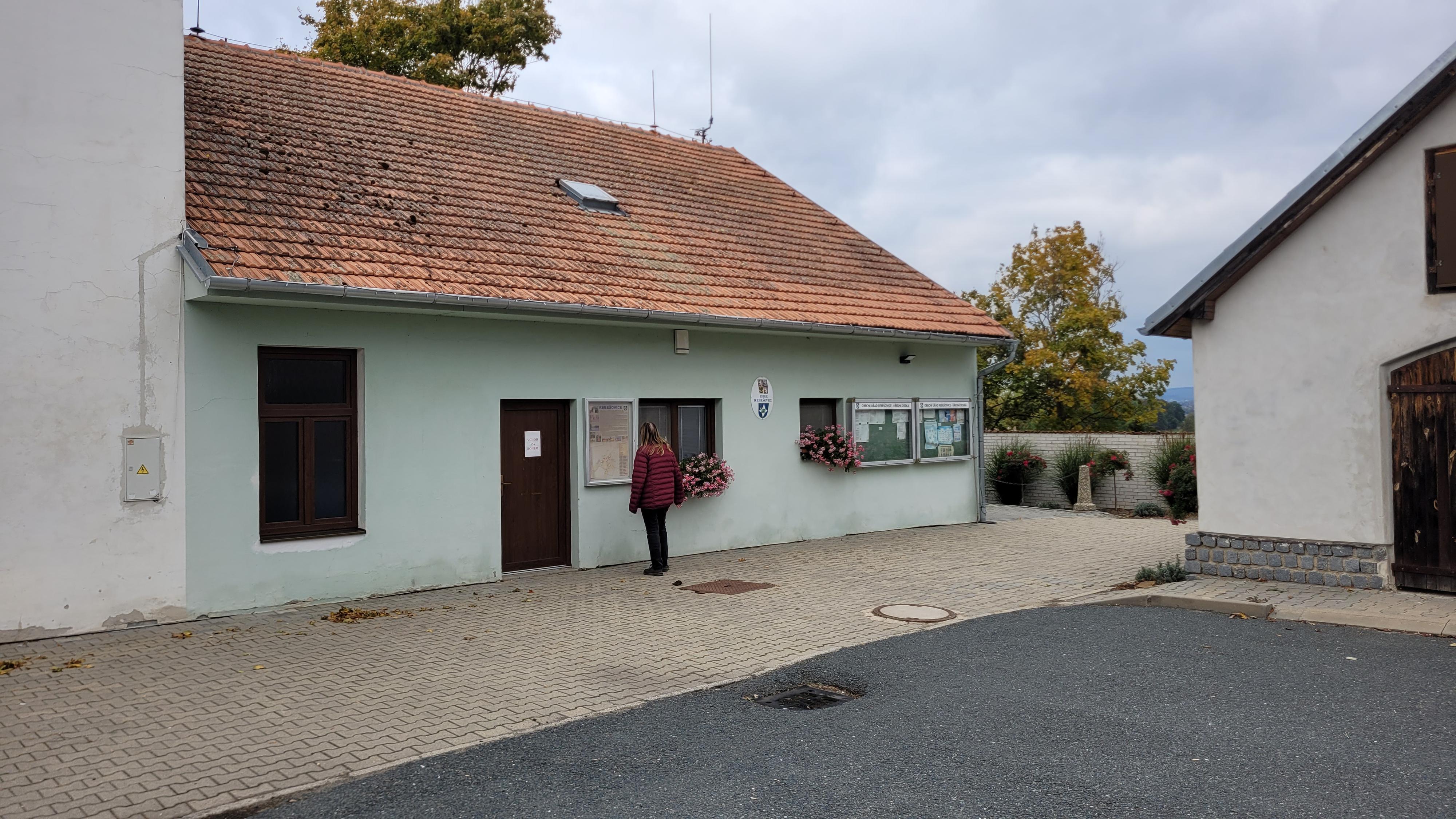 Rebešovice - obecní úřad foto 2
