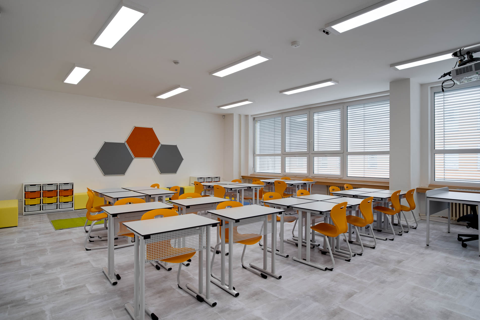 Moderní škola - výroba školního nábytku foto 2