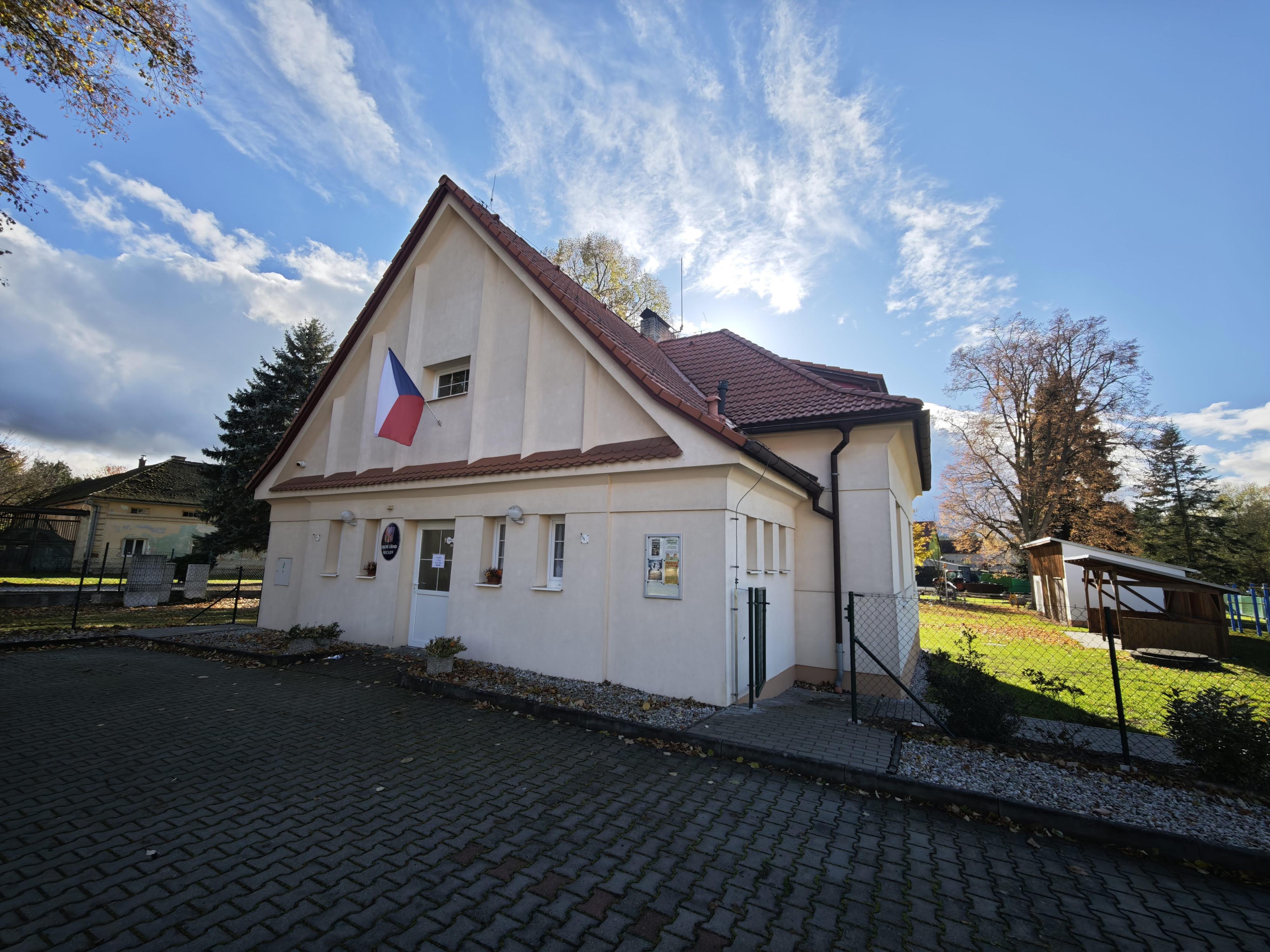 Meclov - obecní úřad foto 2