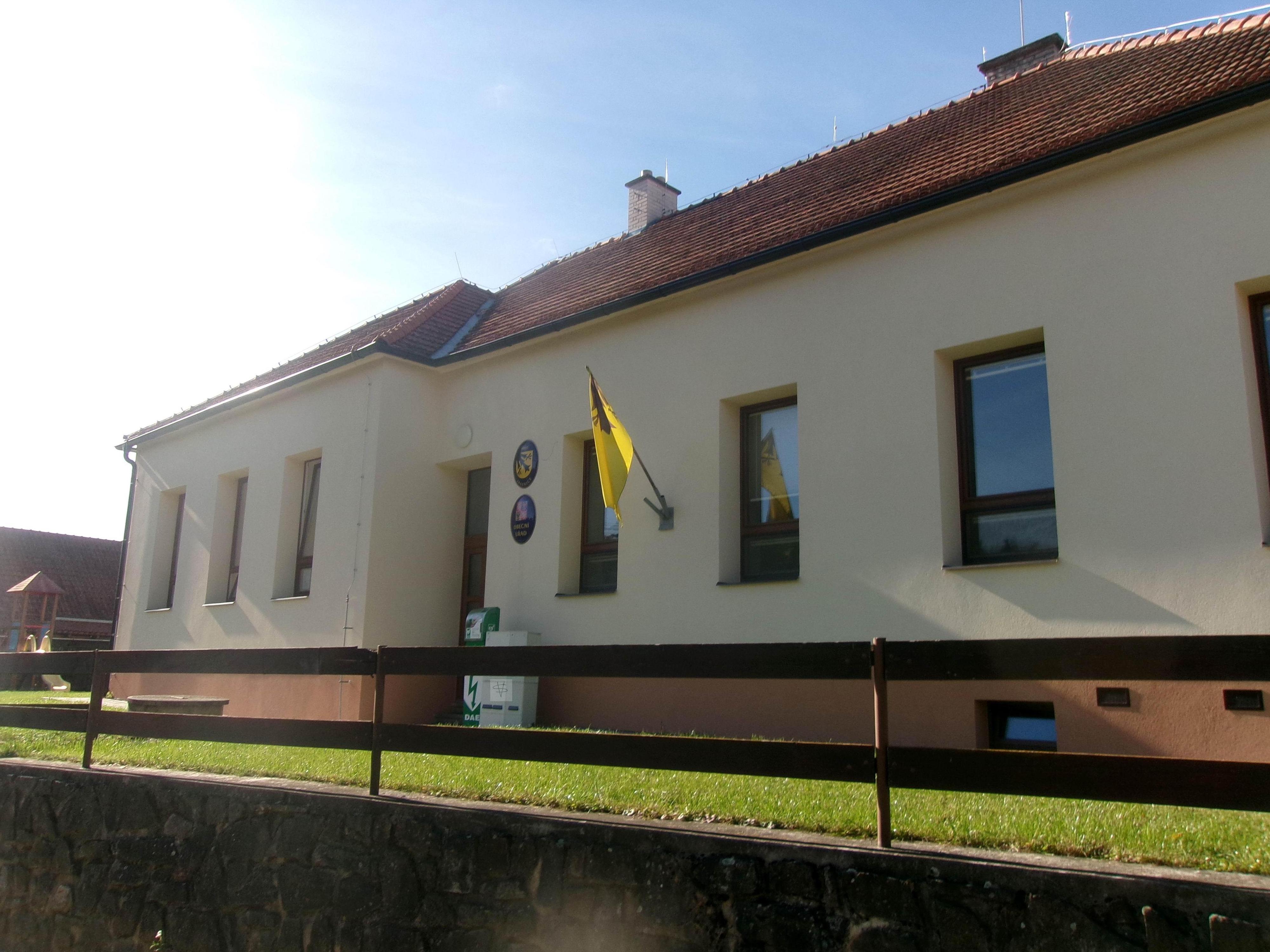 Jasenice - obecní úřad foto 2