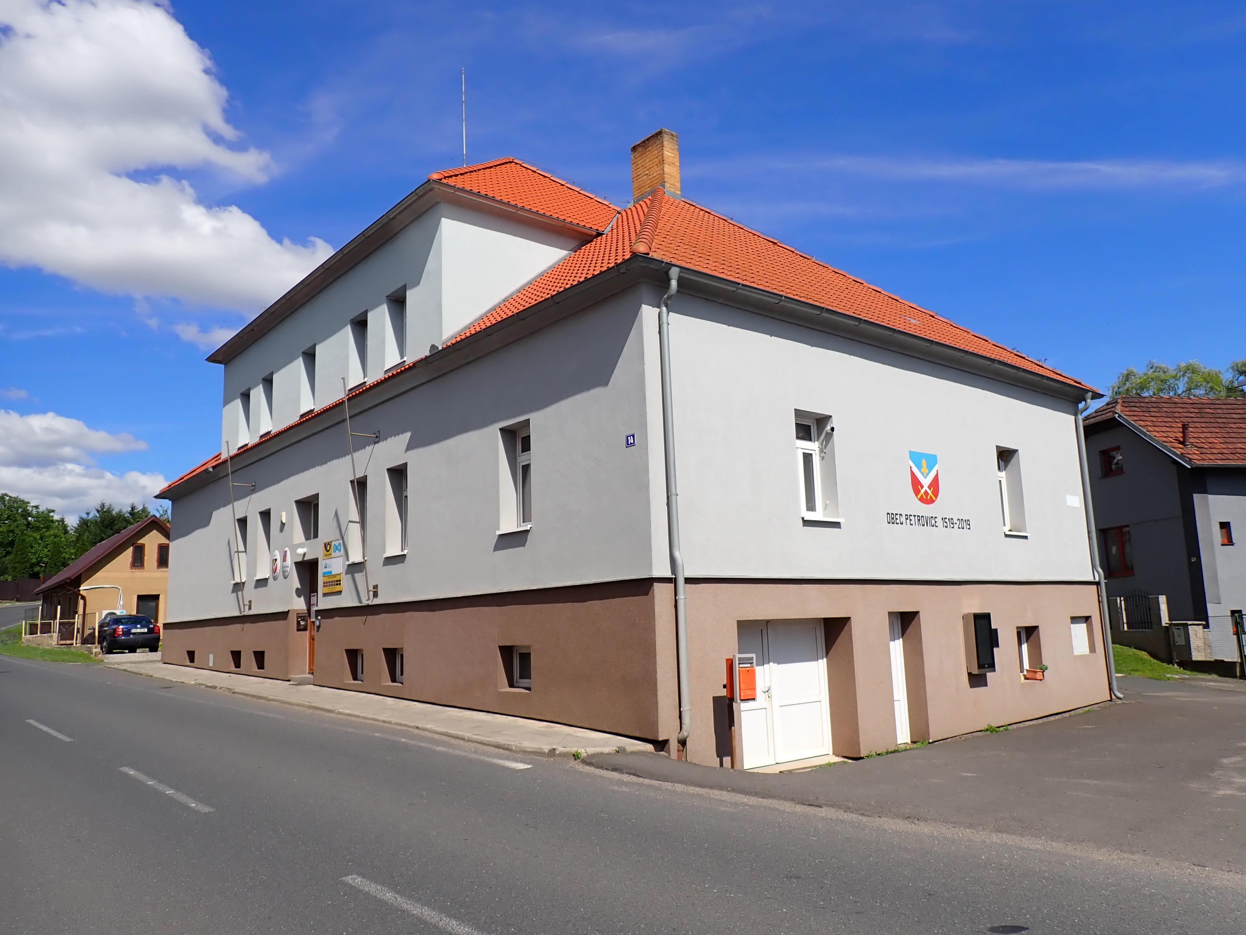 Petrovice - obecní úřad foto 5