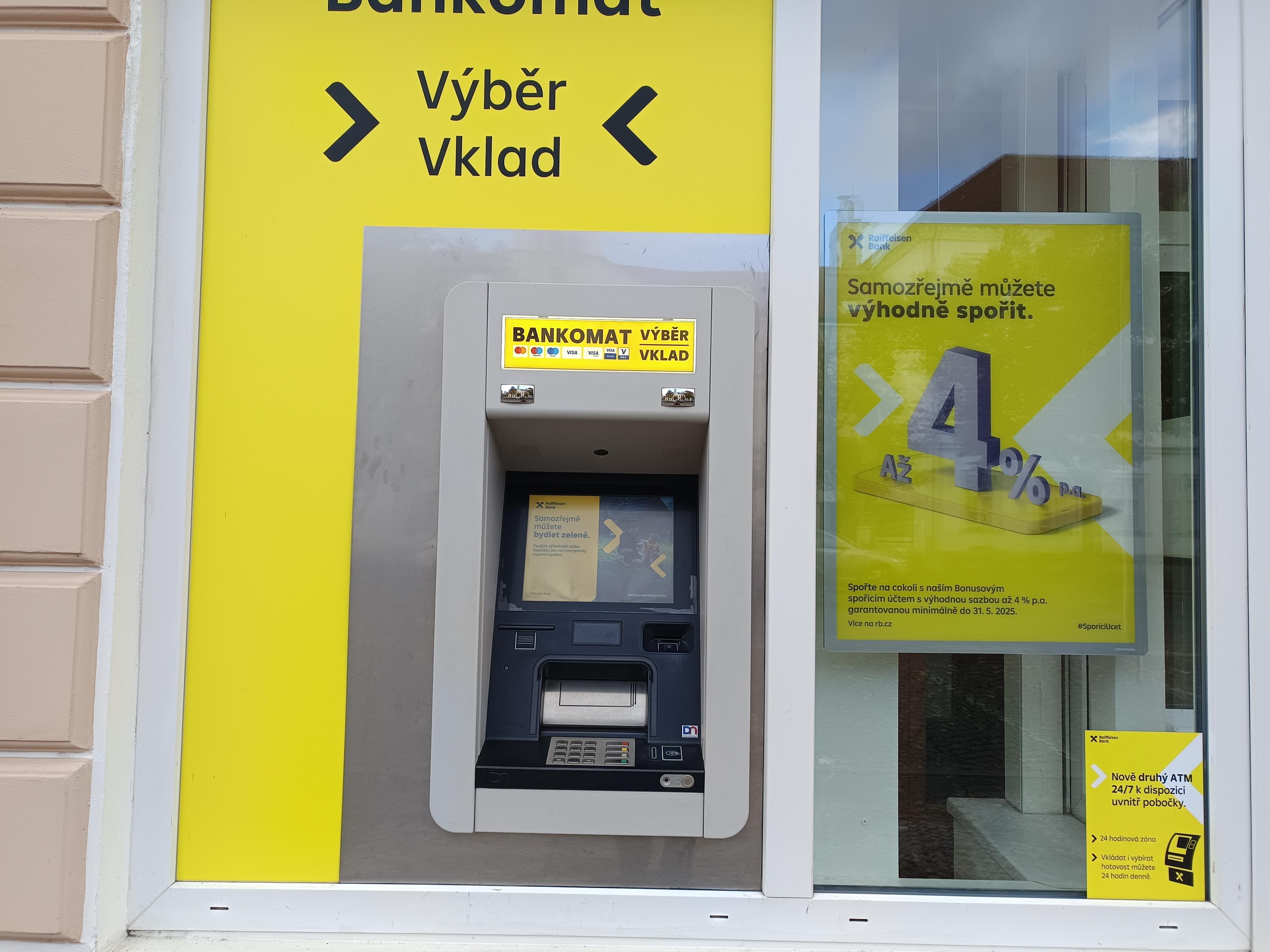 Raiffeisenbank - bankomat foto 2