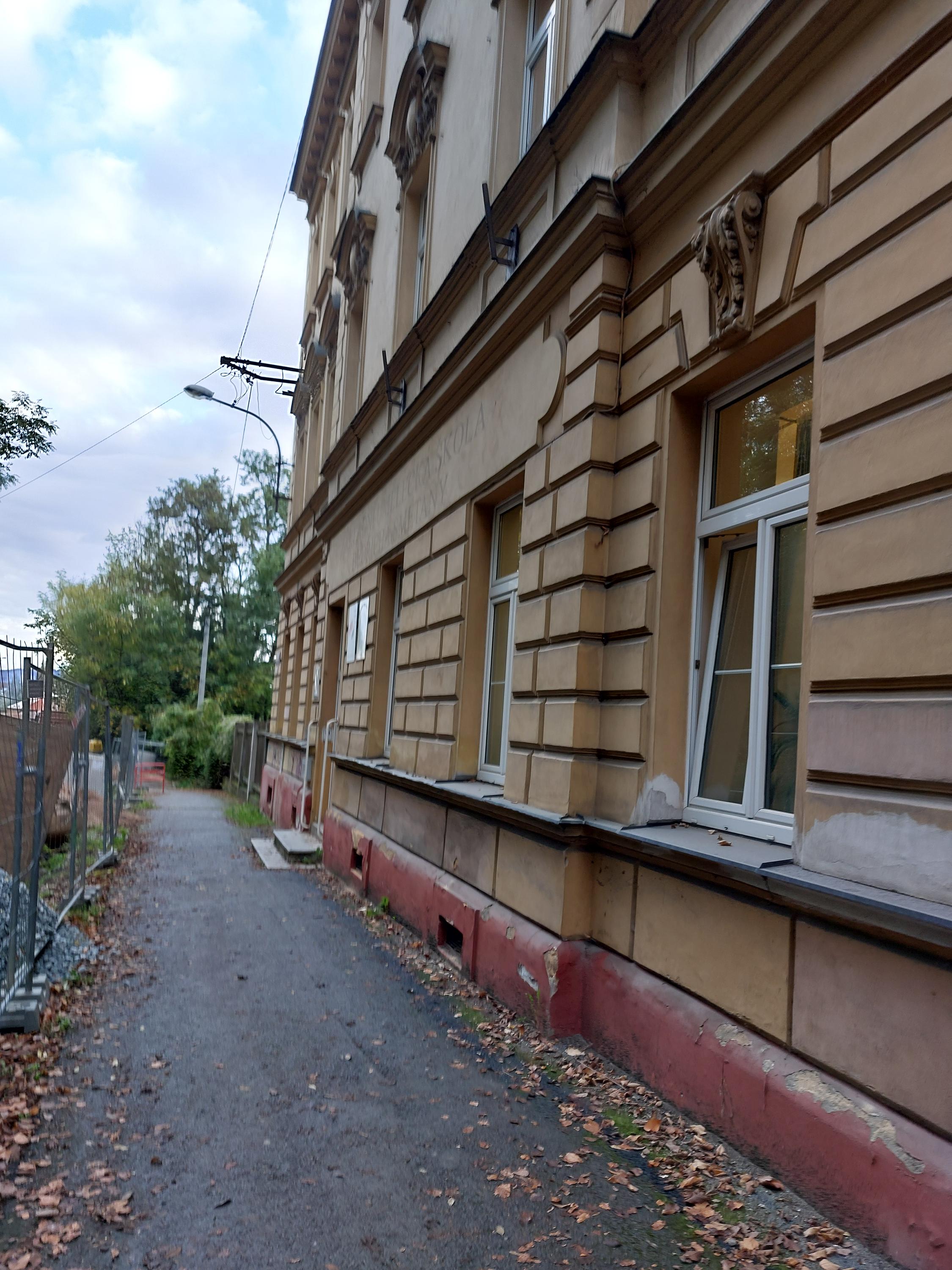 Základní umělecká škola Bedřicha Smetany, Plzeň, Revoluční 100 foto 5